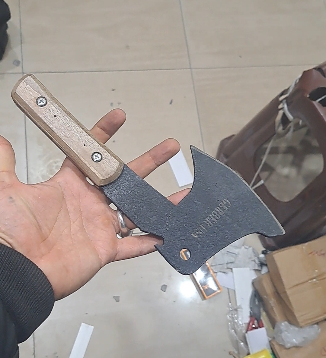 تبر فولادی دسته چوبی