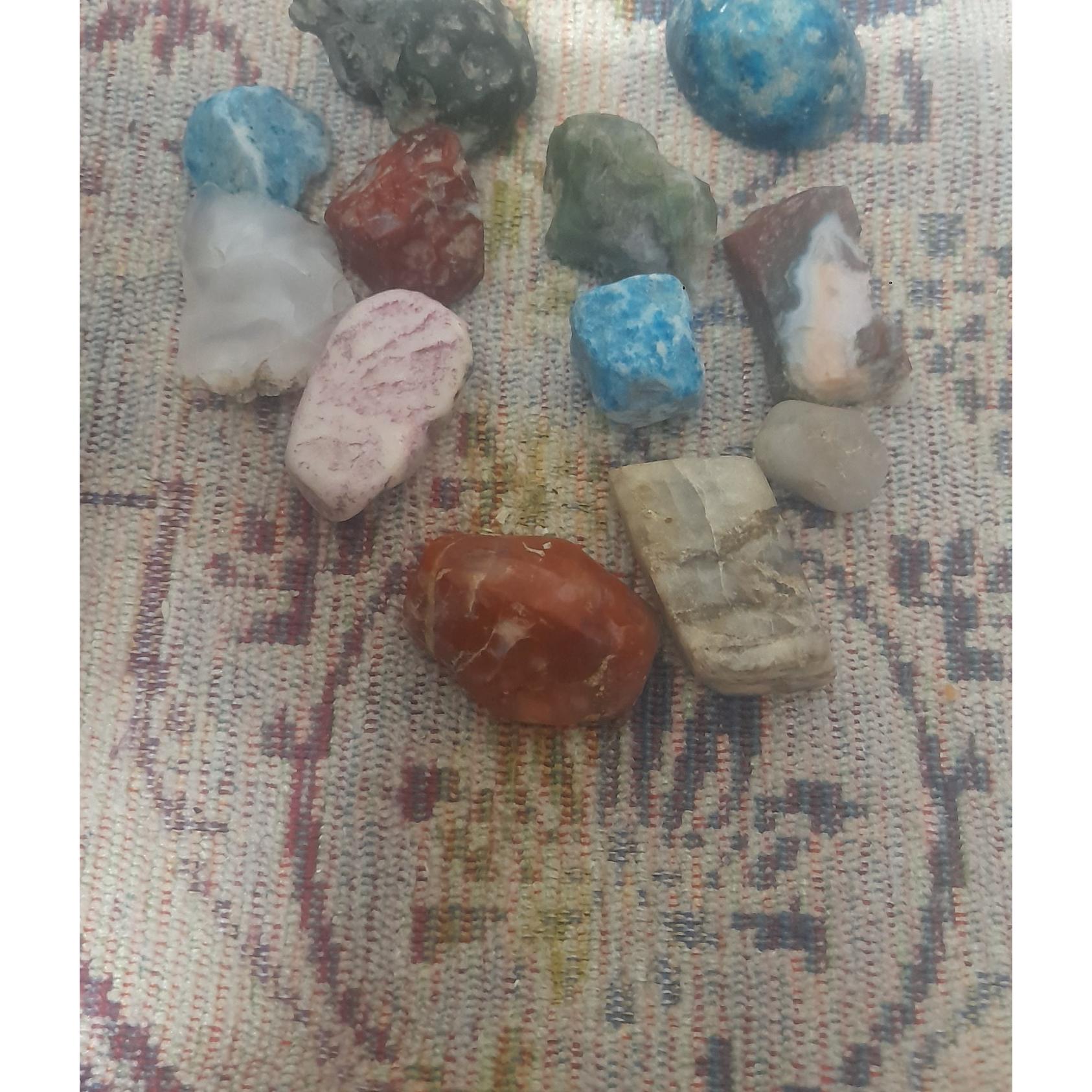 سنگ نگین در چند طرح