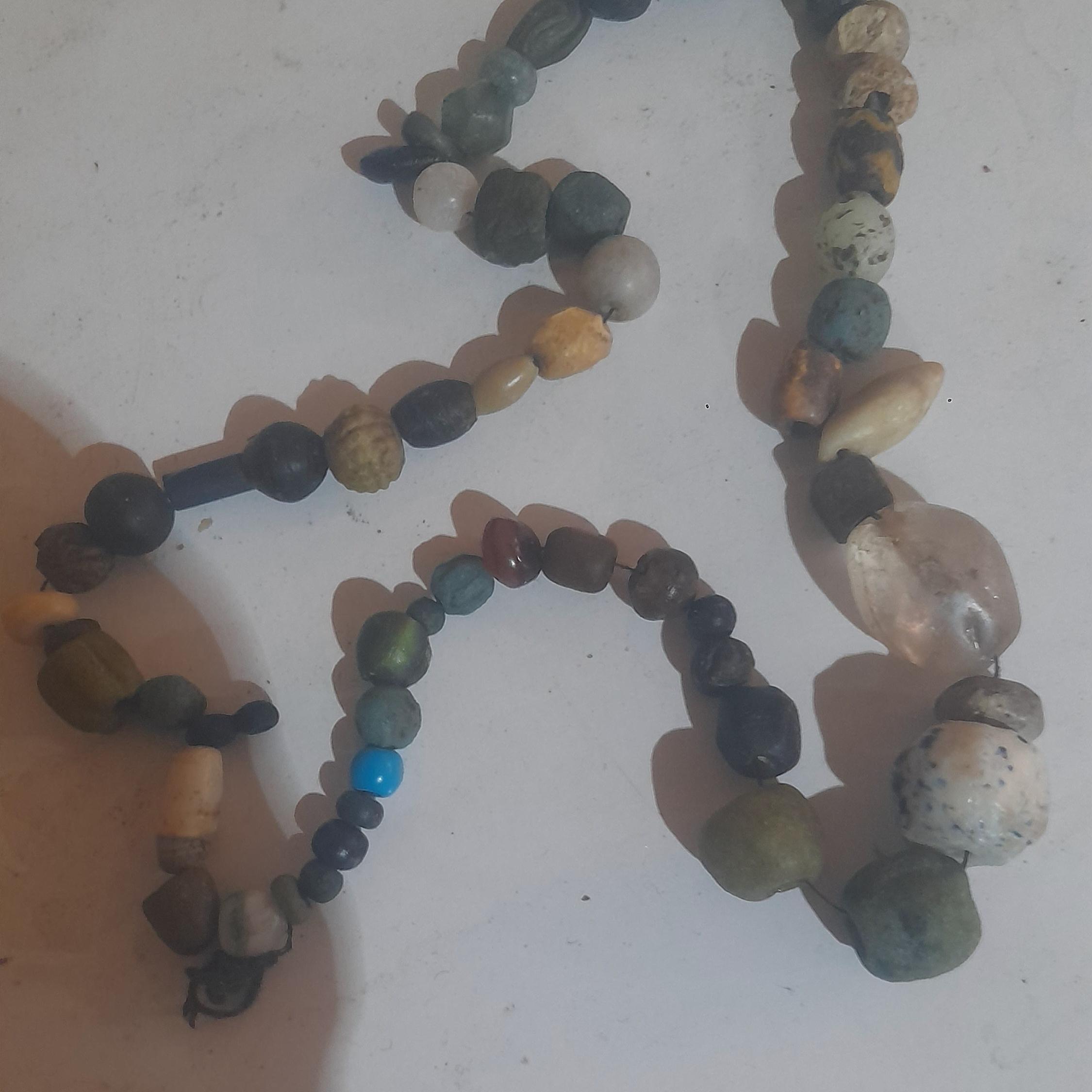 گردنبند سنگی قدیمی