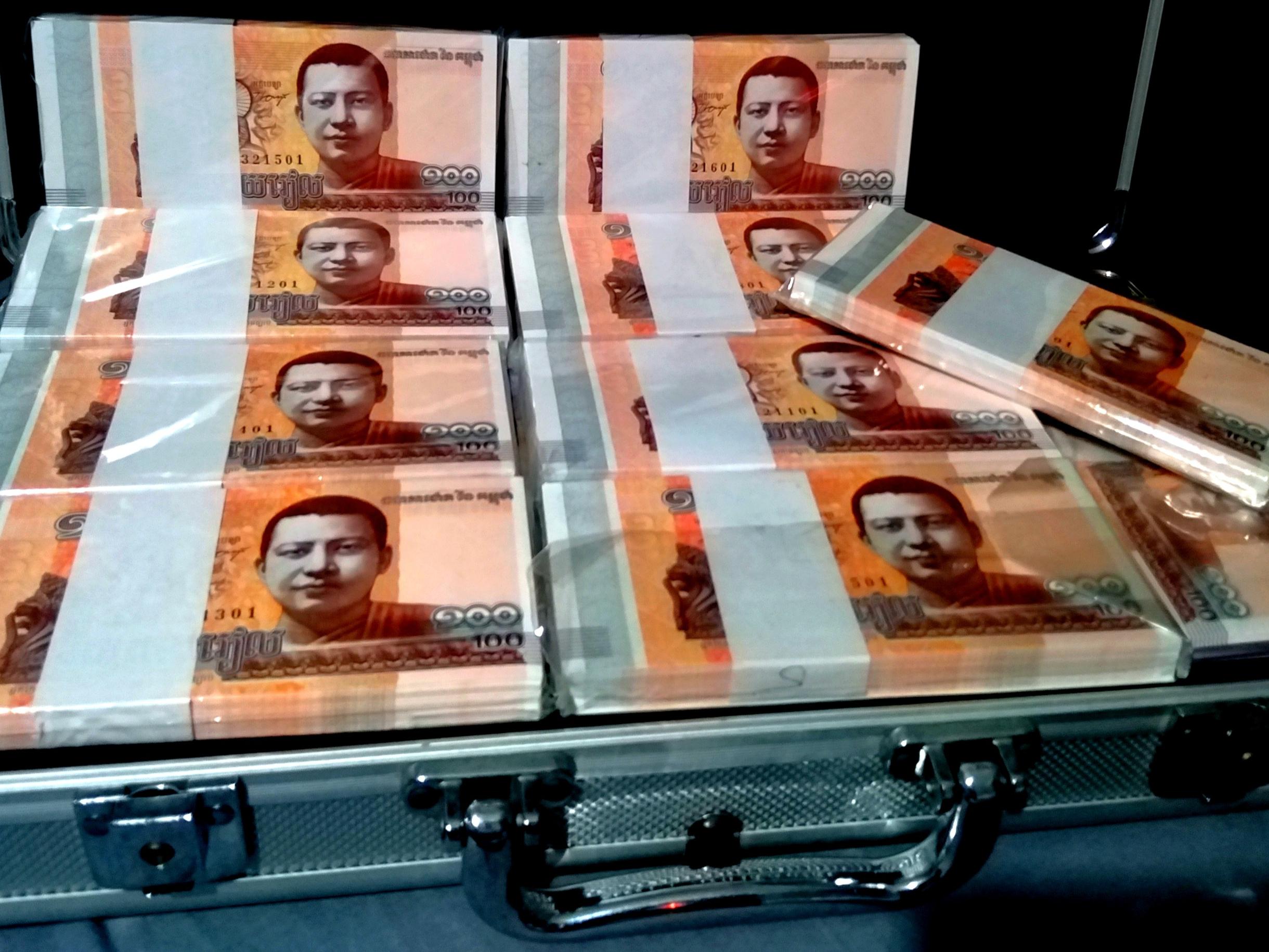 حراجی 6 جفت اسکناس زیبای 100 ریل کامبوج