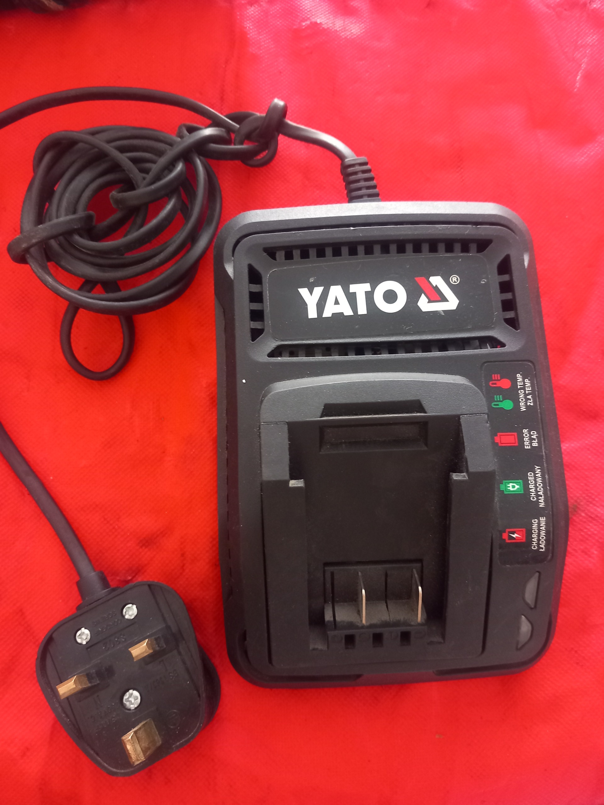 شارژر سریع 18 ولت YATO مدل YT-82848BS