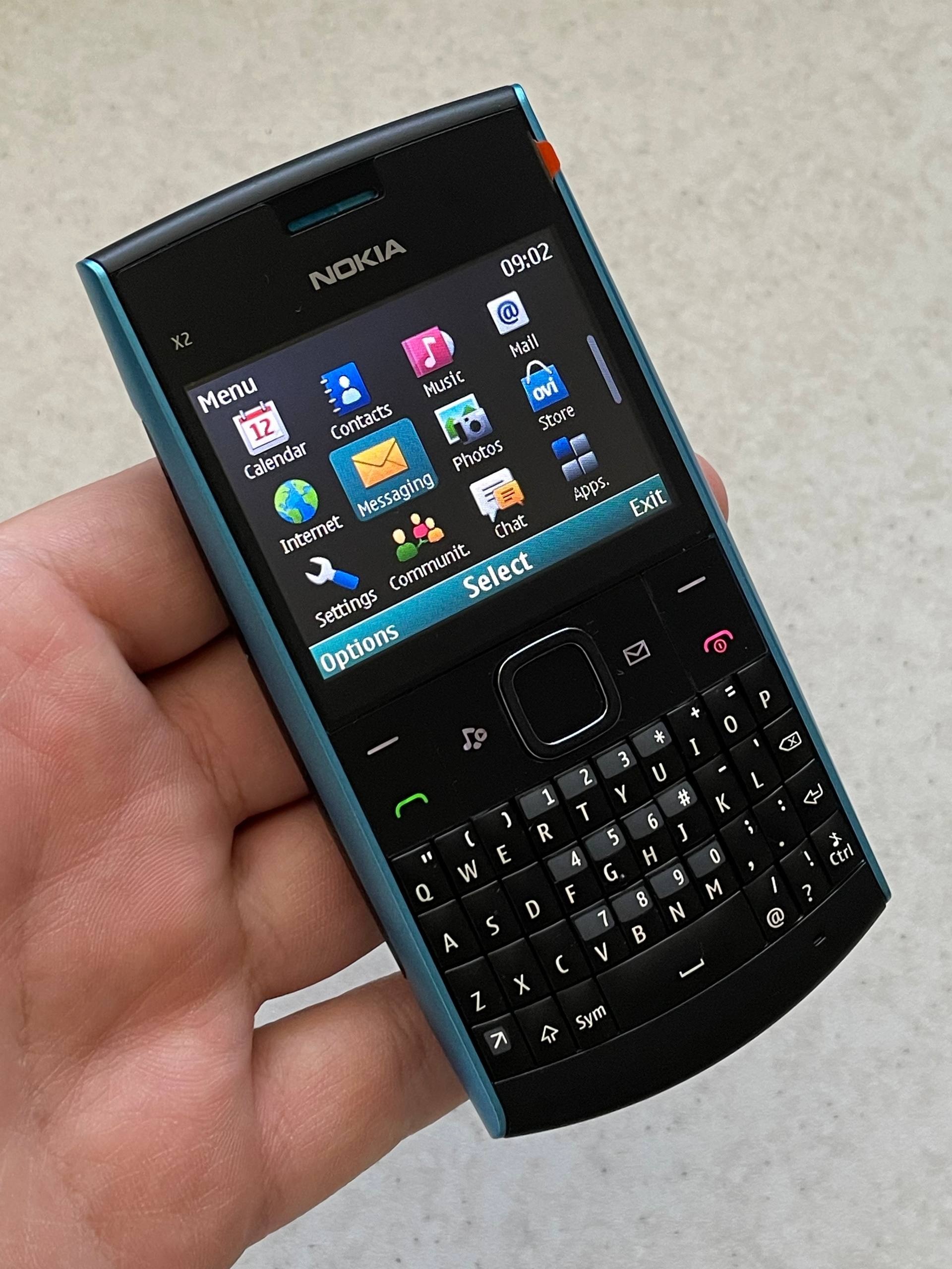 نوکیا X2-01 کلکسیونی ، آکبند