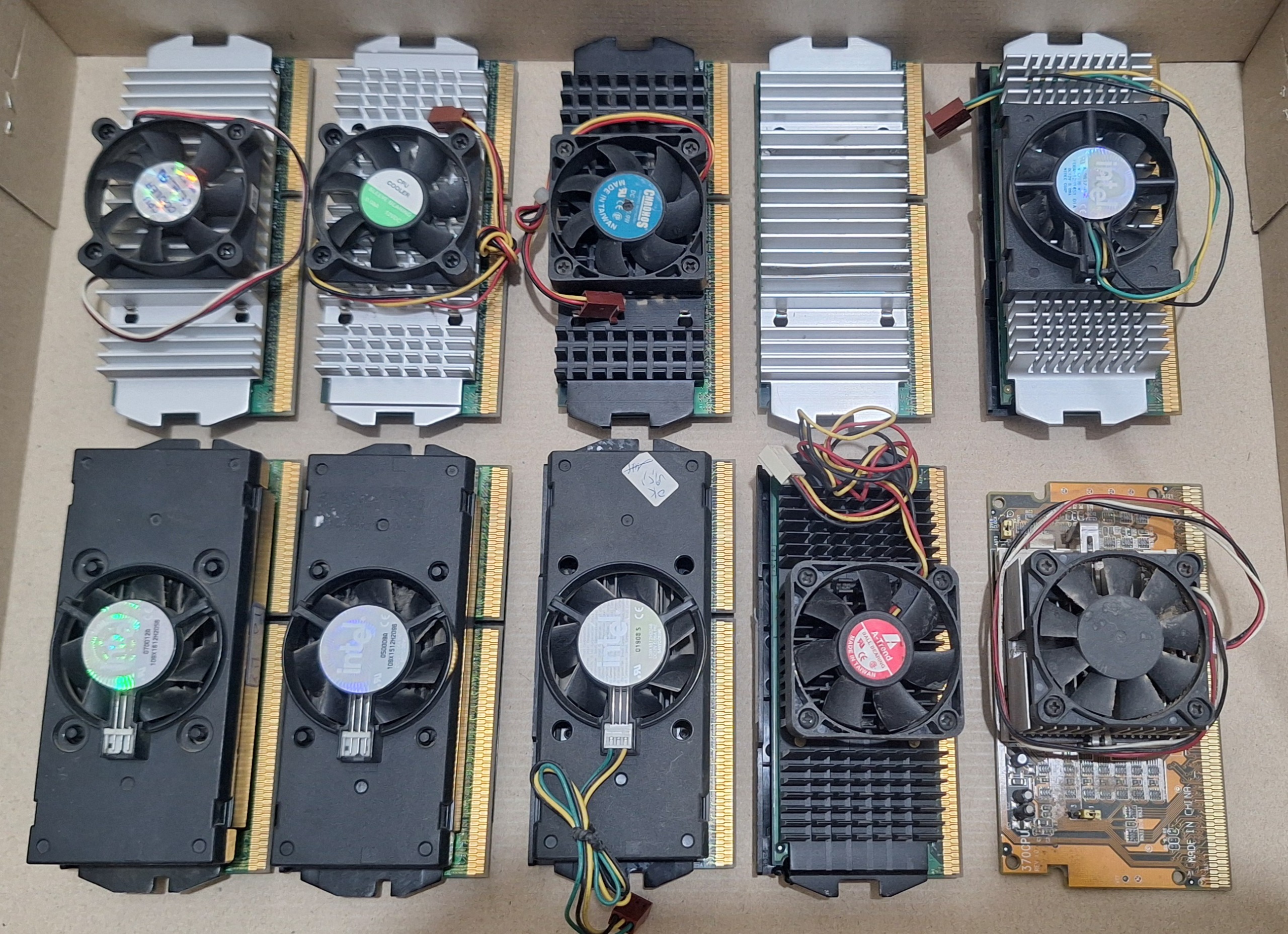 11عدد CPU کارتریجی( اسلاتی ، کارتی)