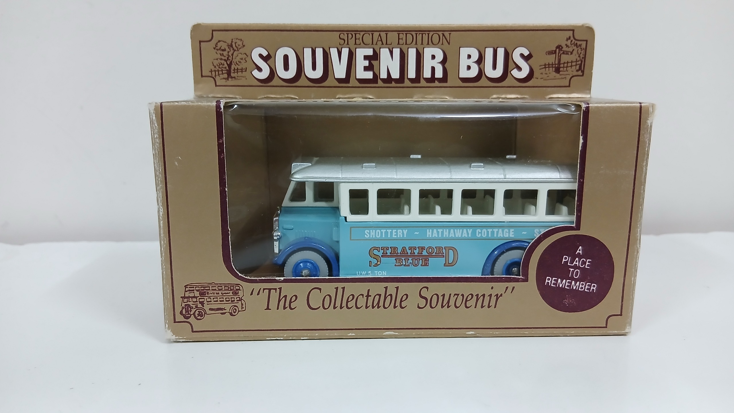 ماشین فلزی قدیمی