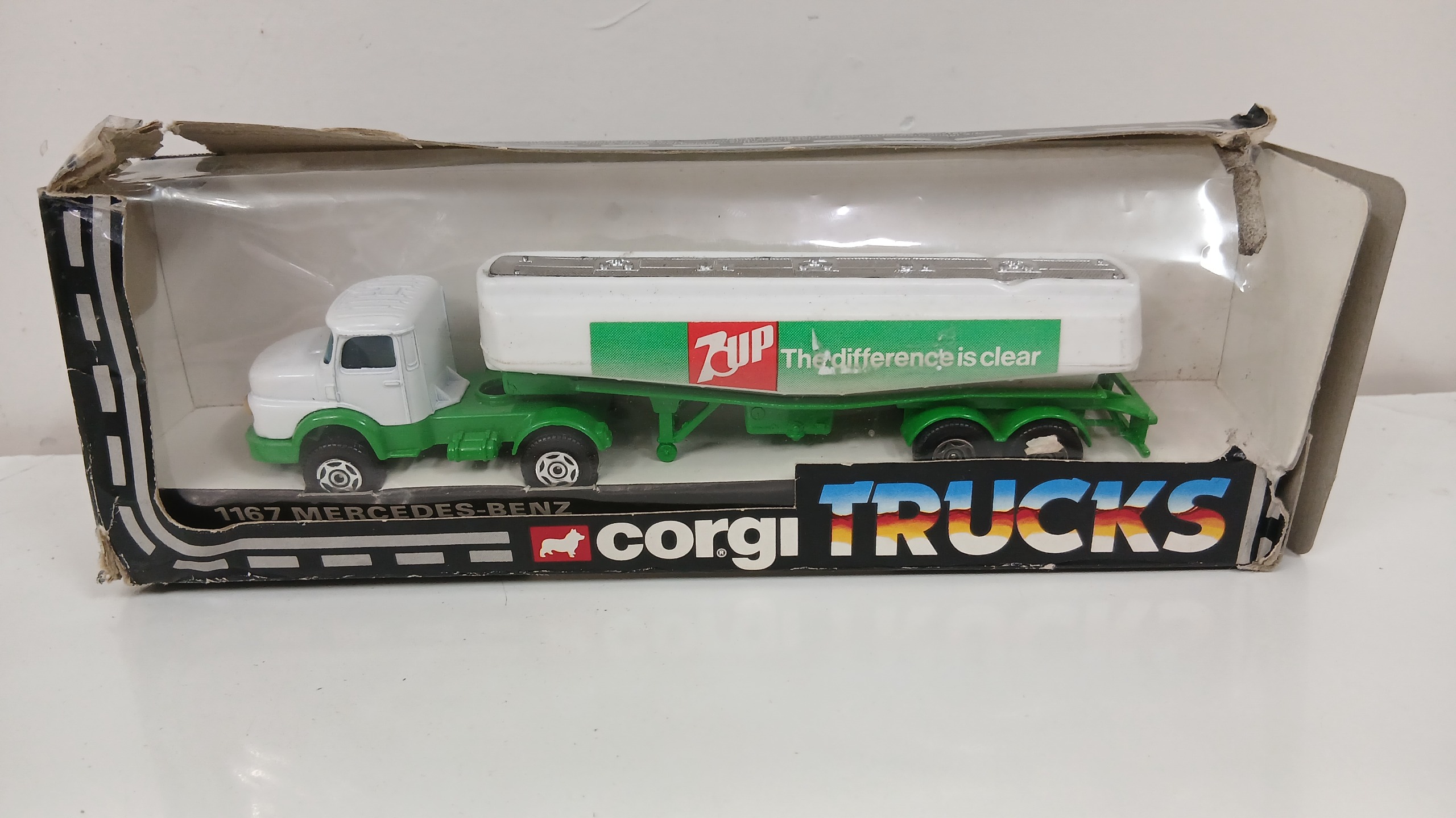 ماشین فلزی قدیمی کورگی