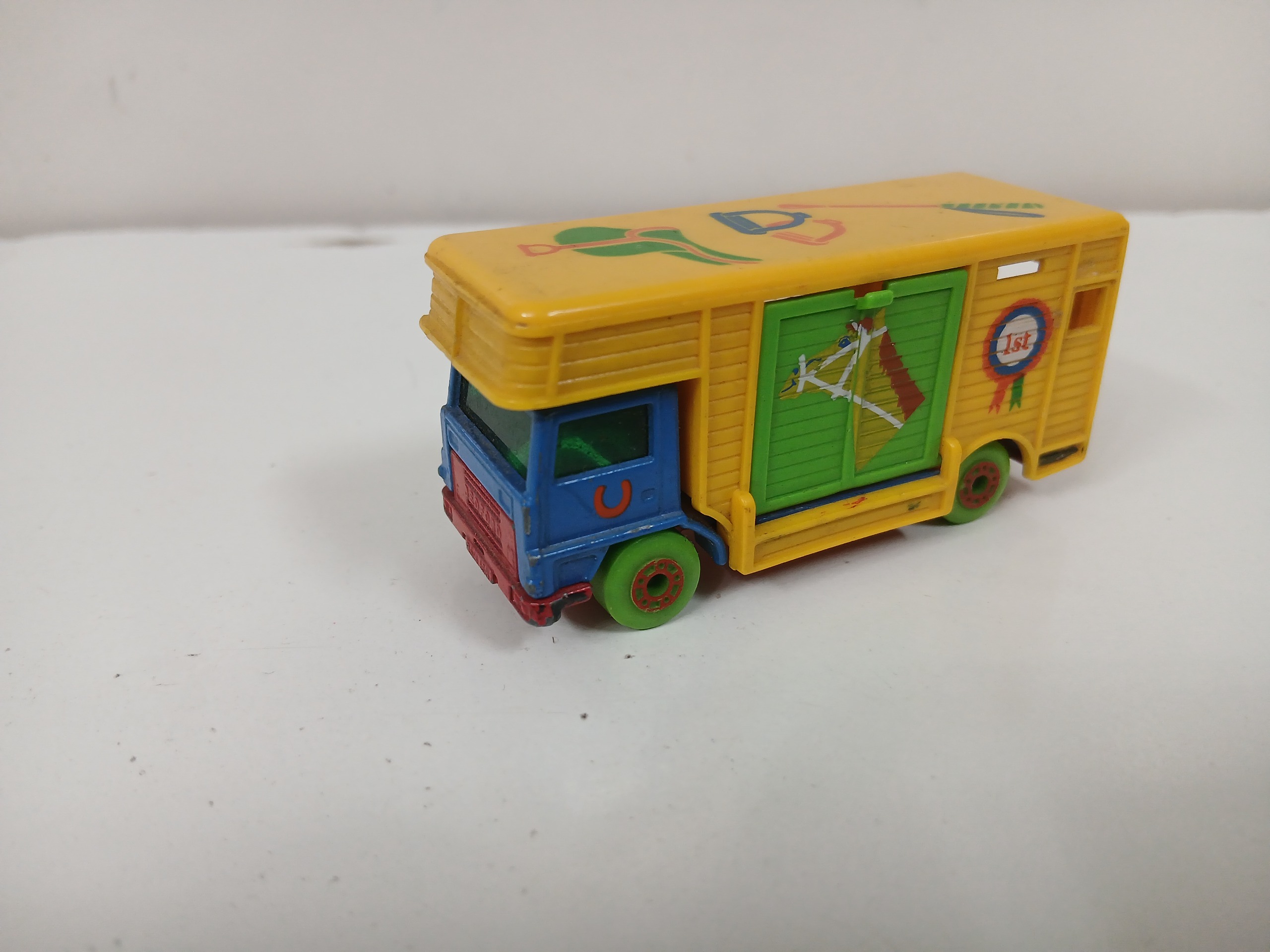 ماشین فلزی قدیمی مچباکس