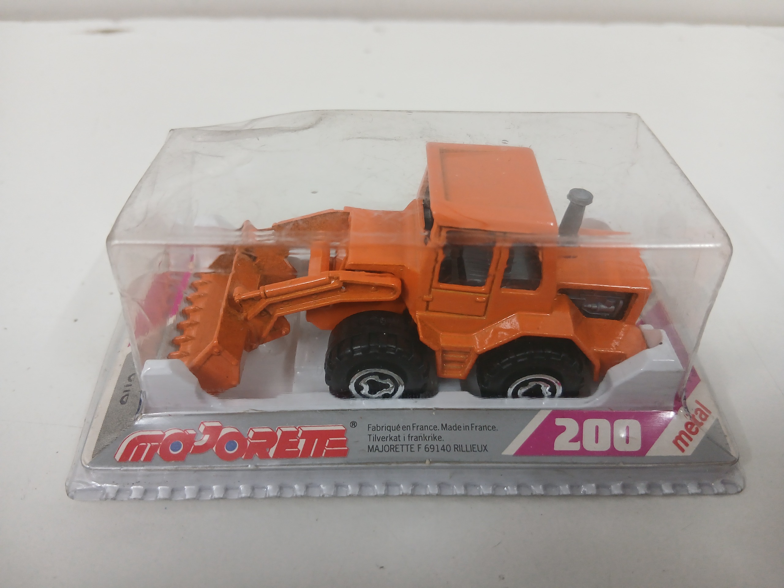 ماشین فلزی قدیمی ماجورت