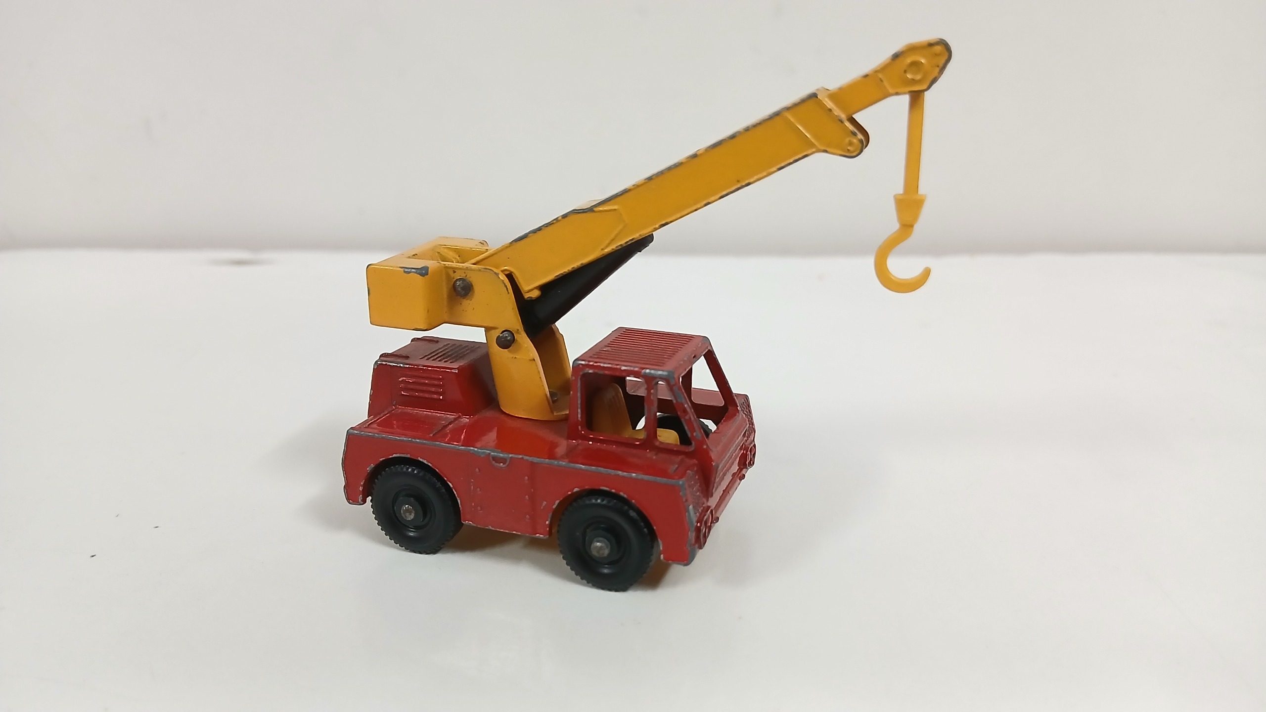 ماشین فلزی قدیمی مچباکس