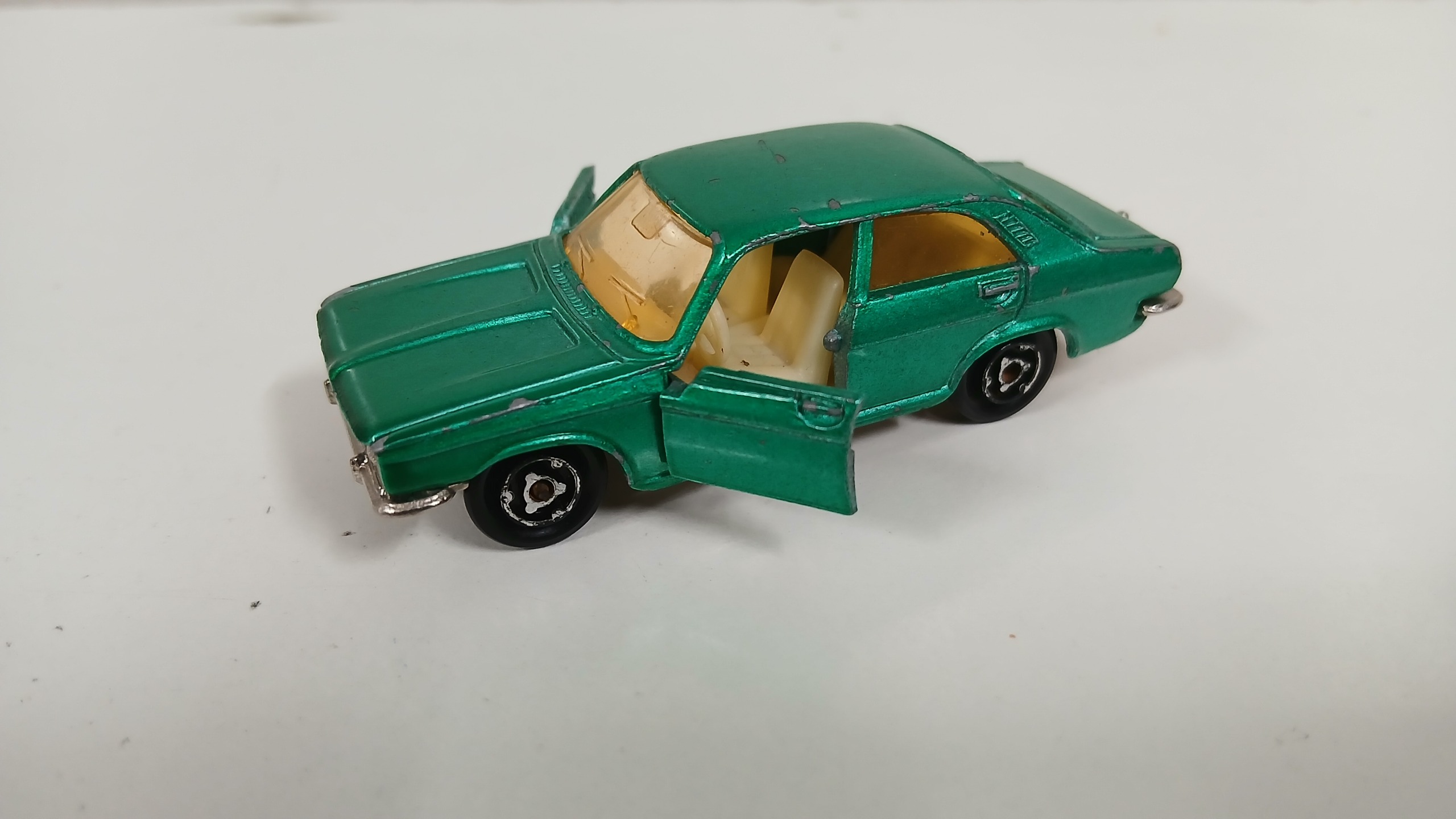 ماشین فلزی قدیمی ماجورت