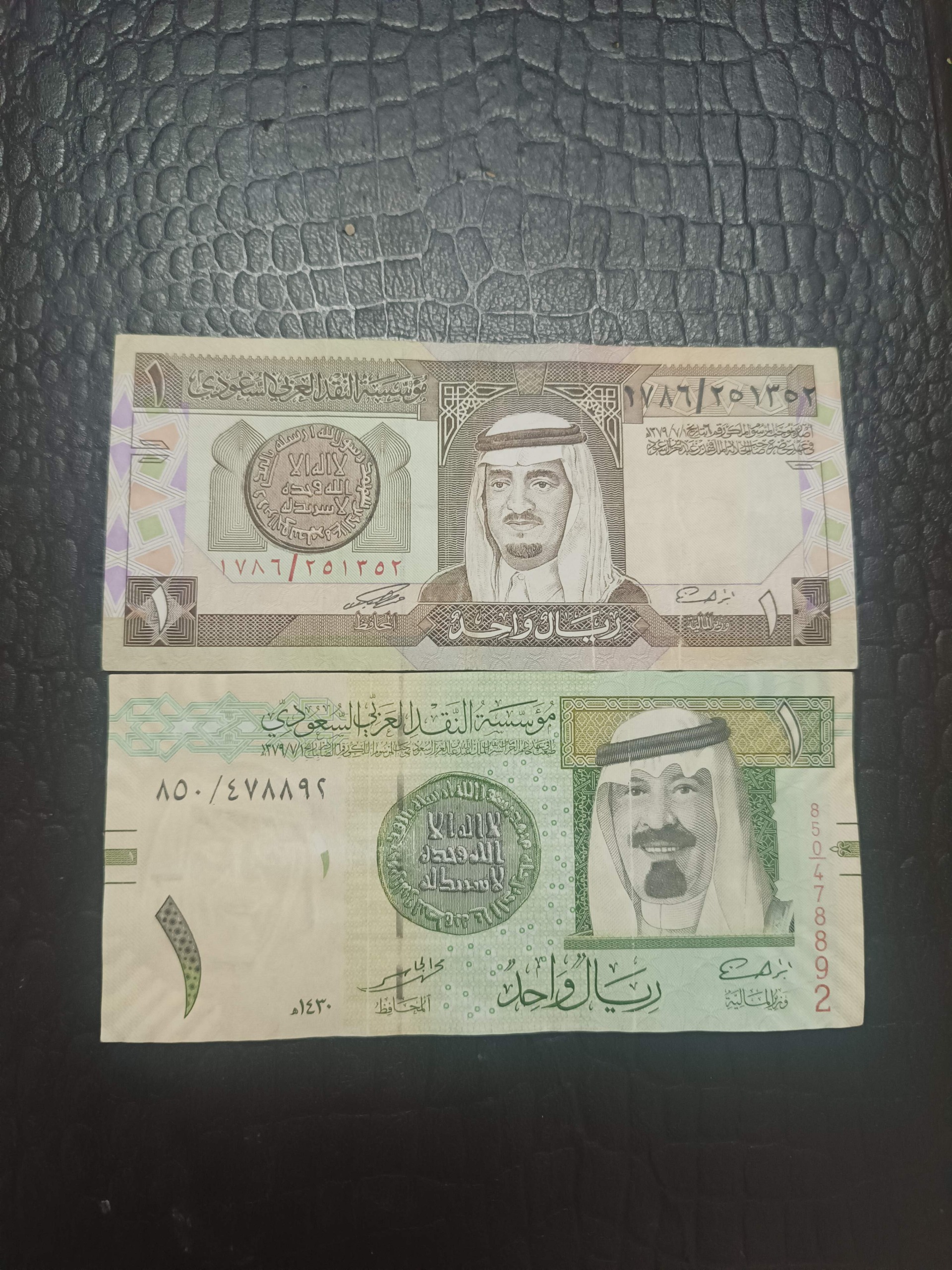 2 برگ اسکناس خارجی عربستان در دو سری مختلف