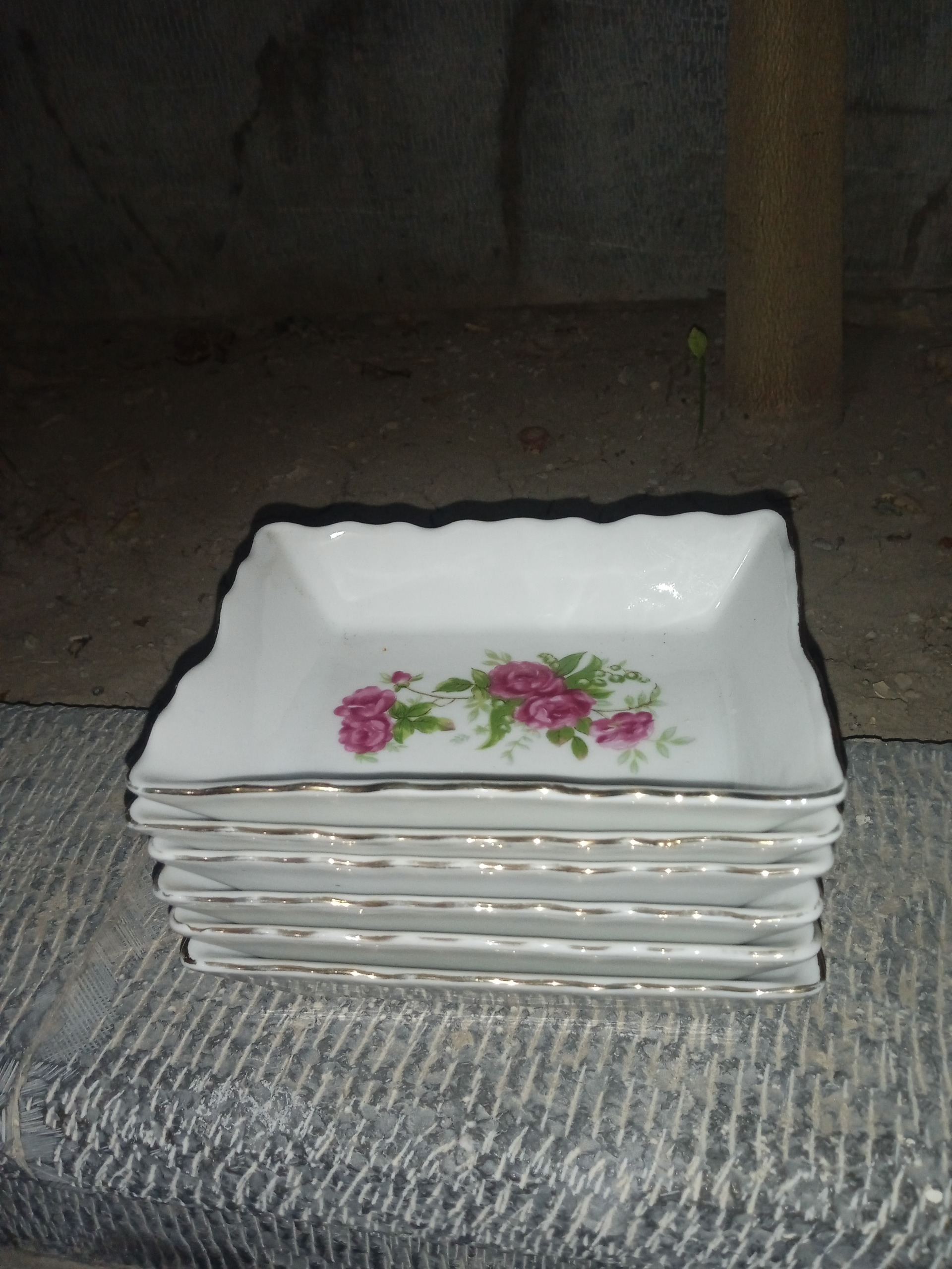 یکدست معادل 6 عدد کره خوری گل سرخی ژاپن