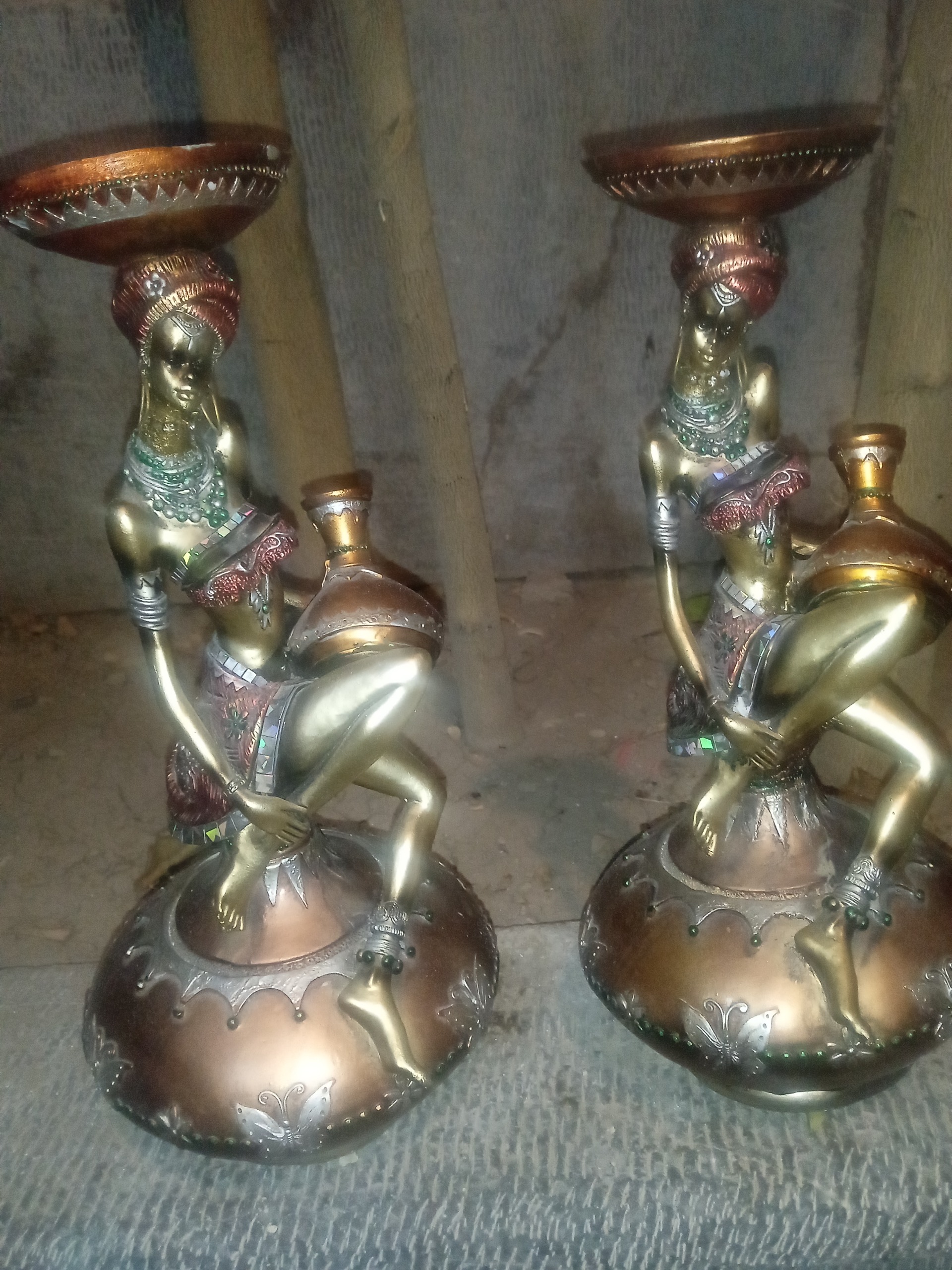 یک جفت مجسمه از جنس چینی باکیفیت وزیبا