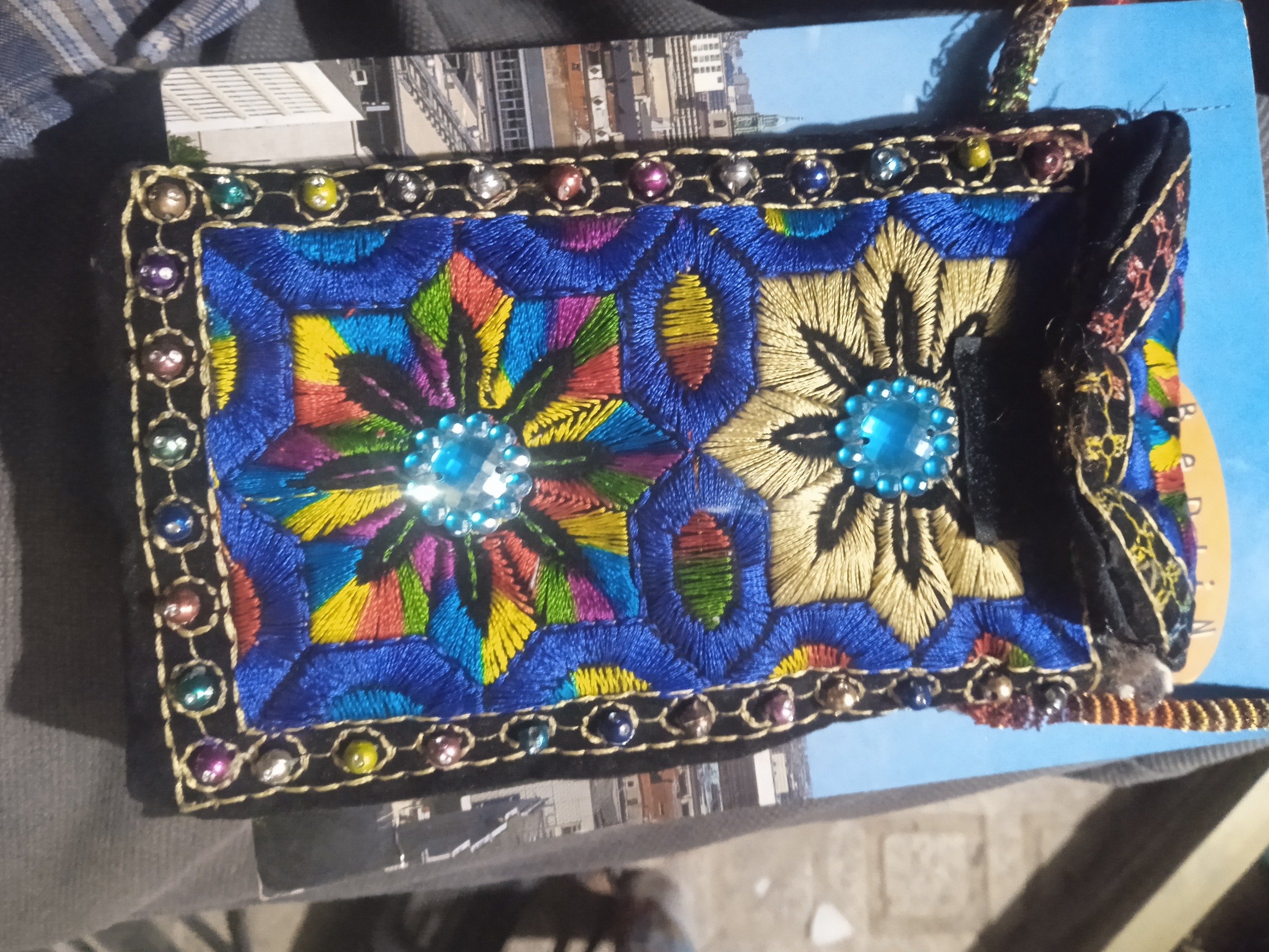 کیف آویز یا گردنی کوچک گلدوزی شده