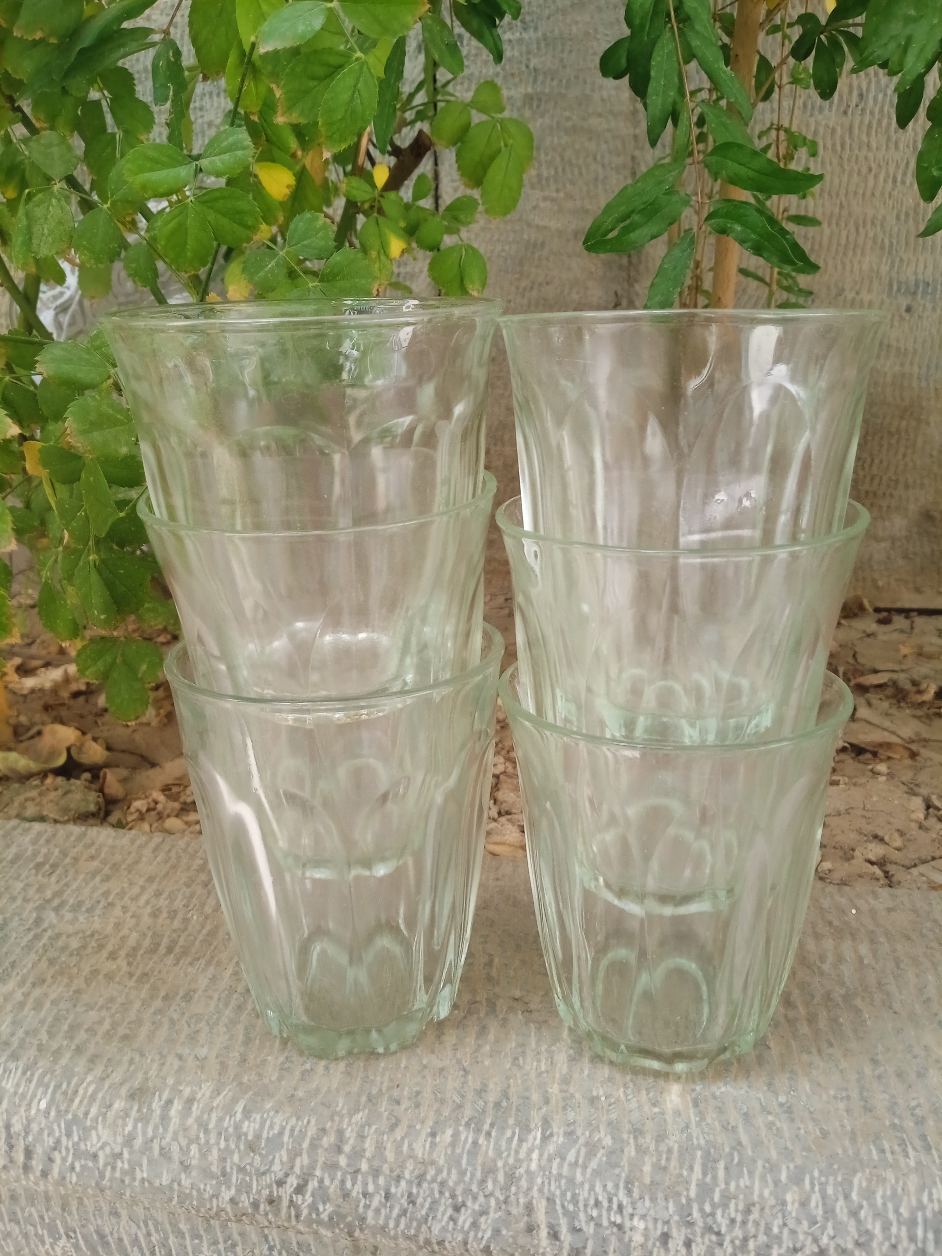 یکدست معادل شش عدد لیوان قدیمی