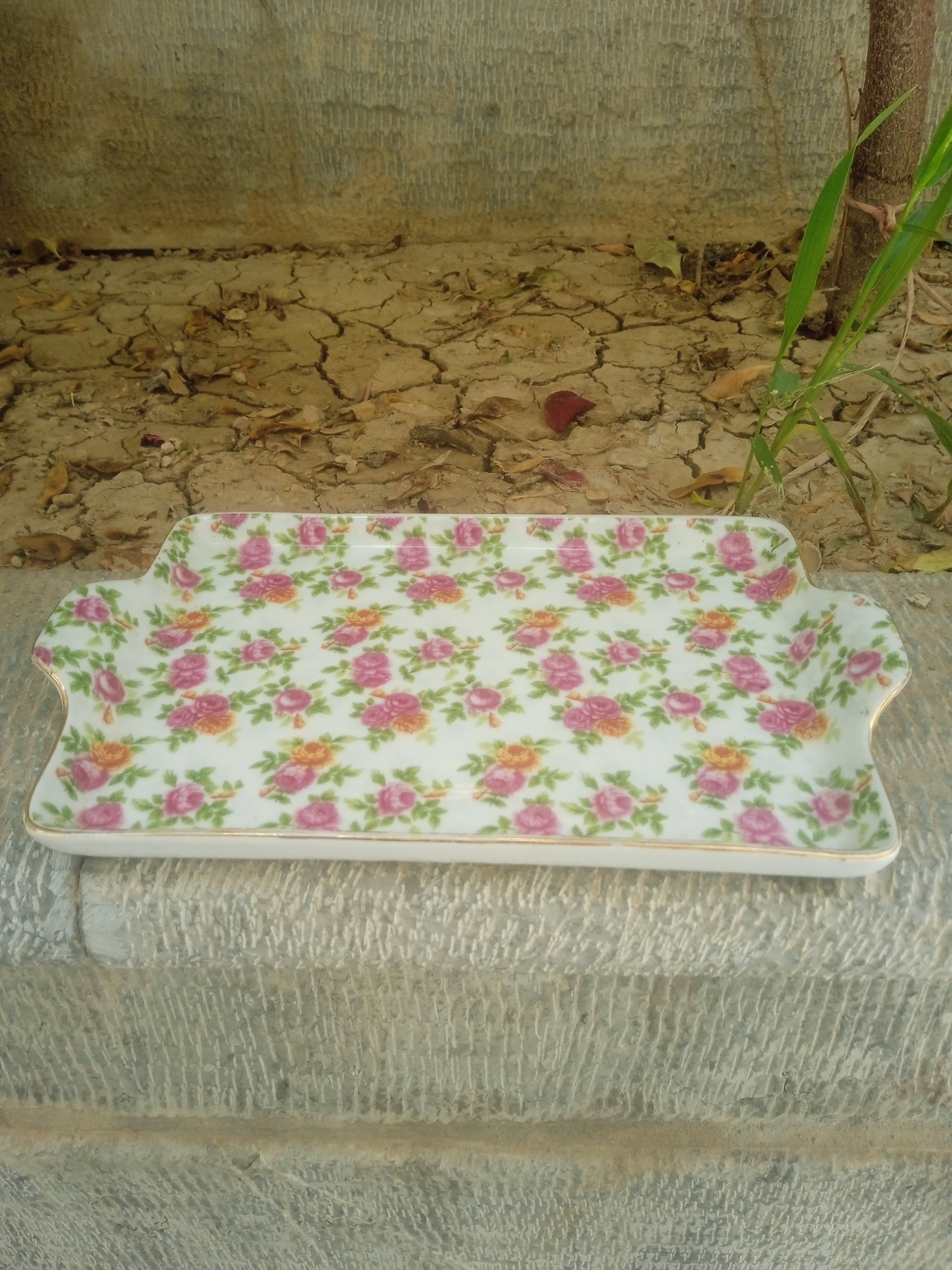 ظرف کمیاب گلسرخی باقلواخوری یا شکلات خوری