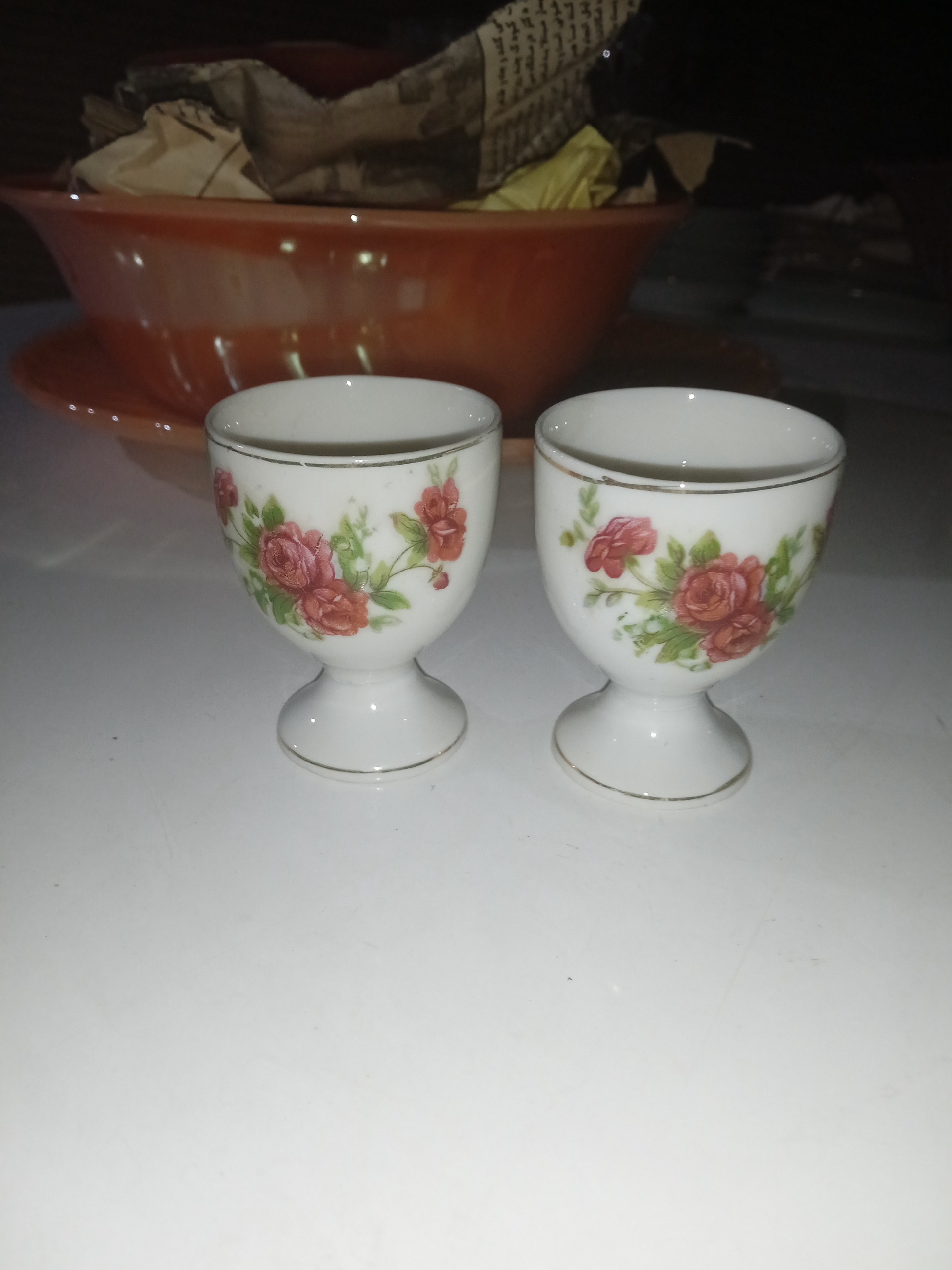 یک جفت جای تخم مرغی گل سرخی ژاپن