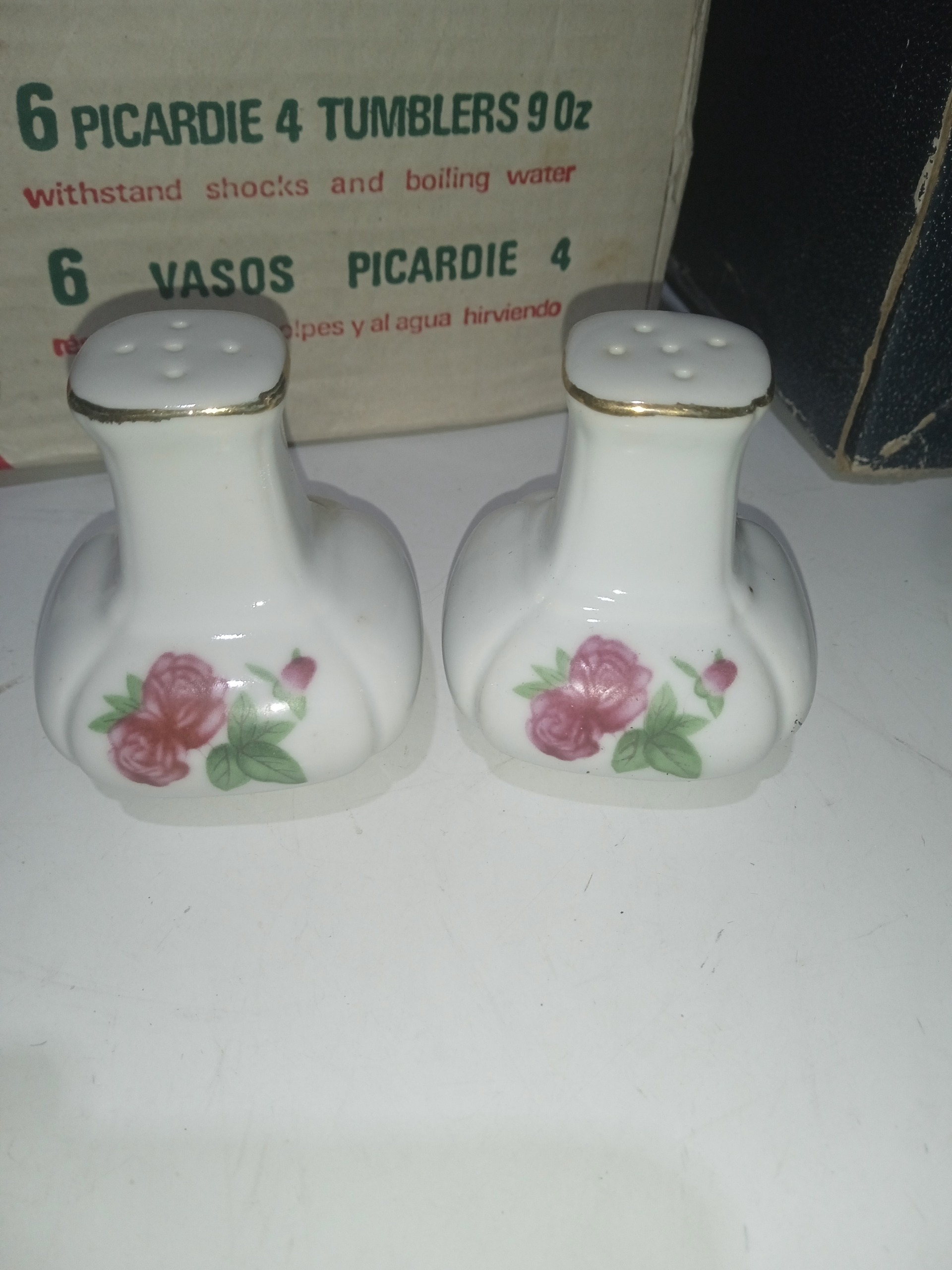 جفت نمکدان بسیارخاص وکمیاب گل سرخی