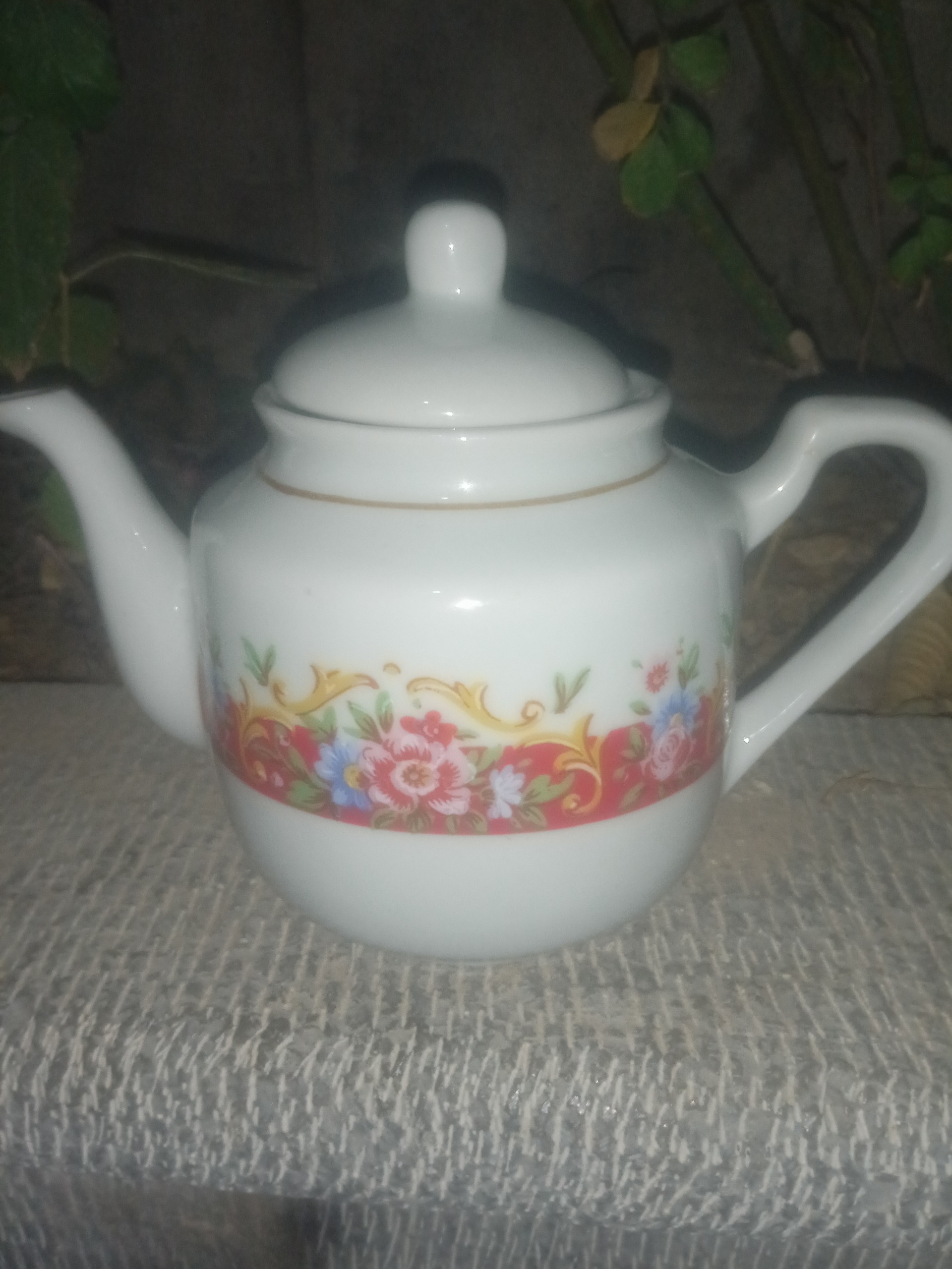 قوری قدیمی اندازه متوسط  درسلامت کامل