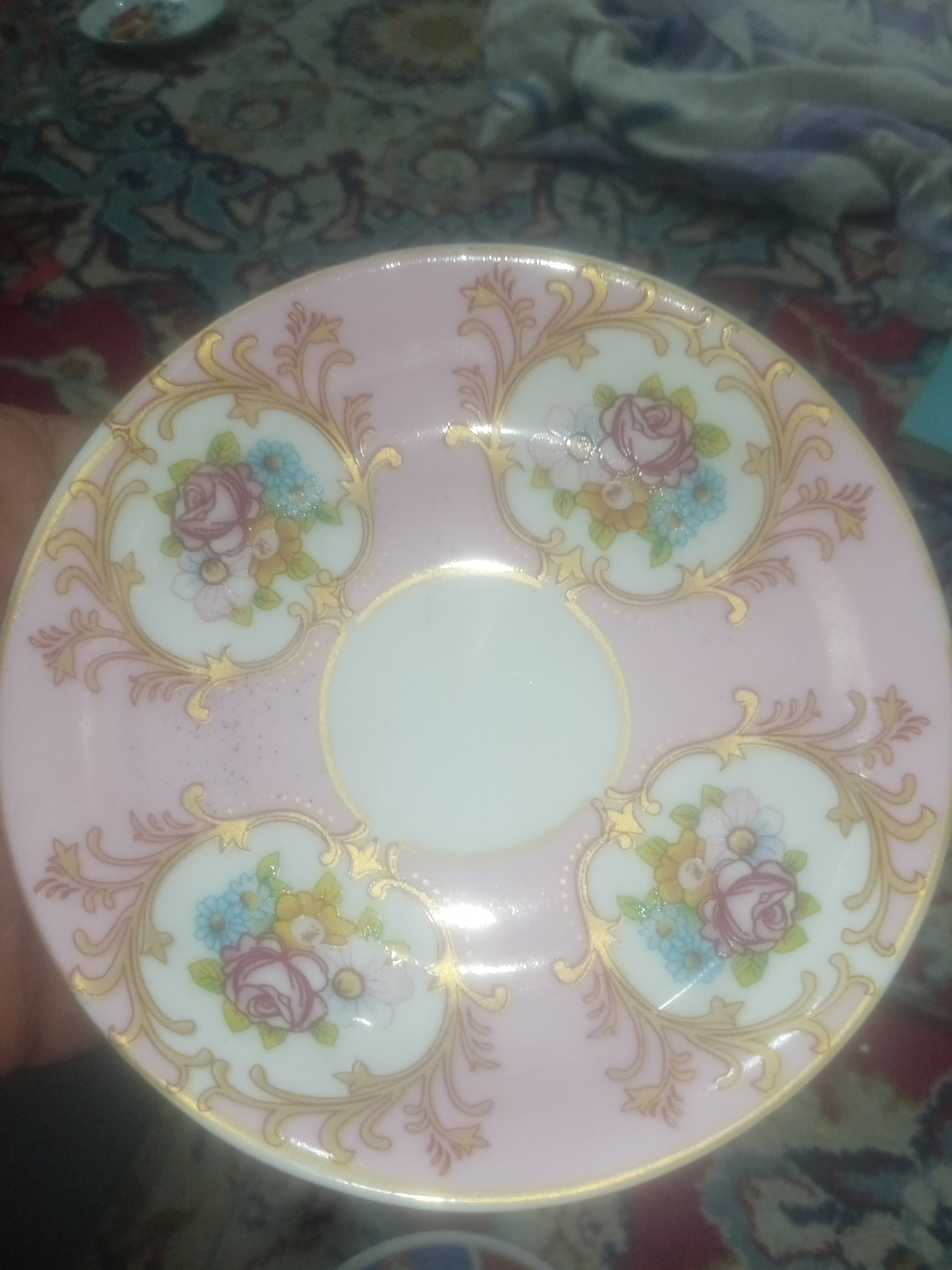 نعلبکی دیوارکوب با رنگ و لعاب خاص