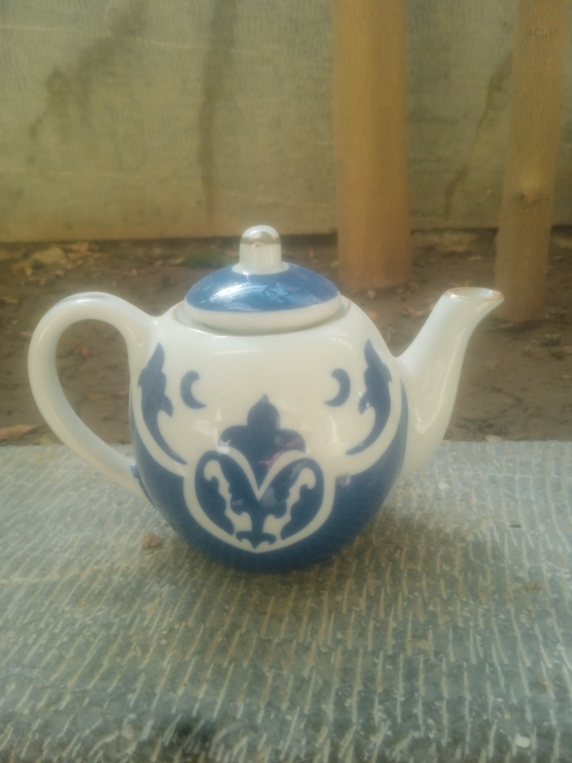 قوری مختص دم کردن زعفران مارک روسی داس وچکش