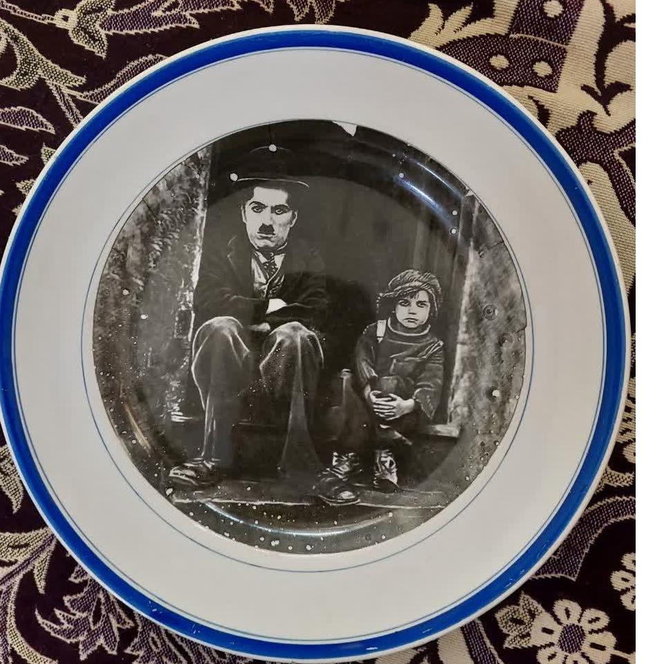 دیوارکوب روسی با تصویر چارلی چاپلین