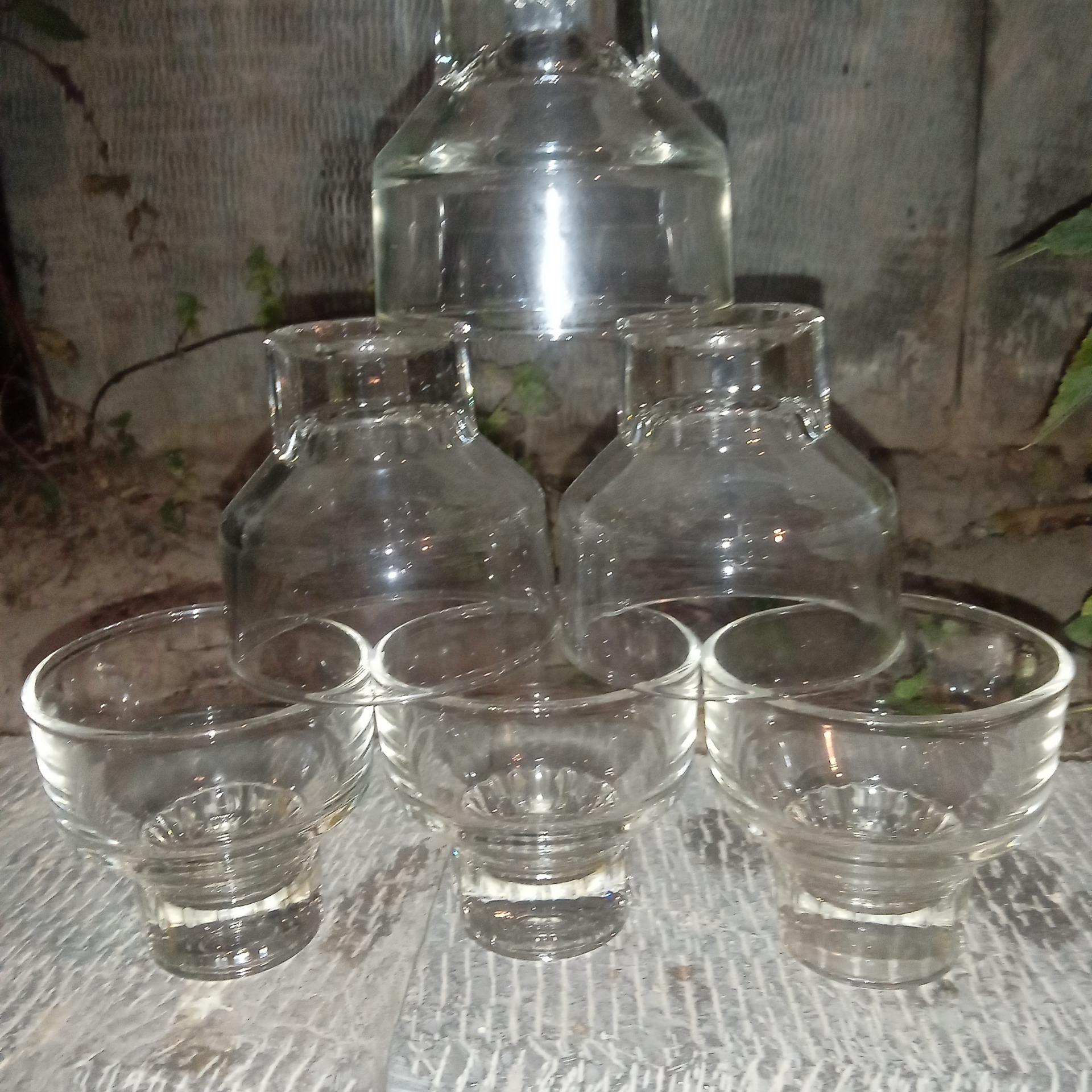 یکدست معادل 6 عدد استکان قدیمی وخاص ایتالیایی