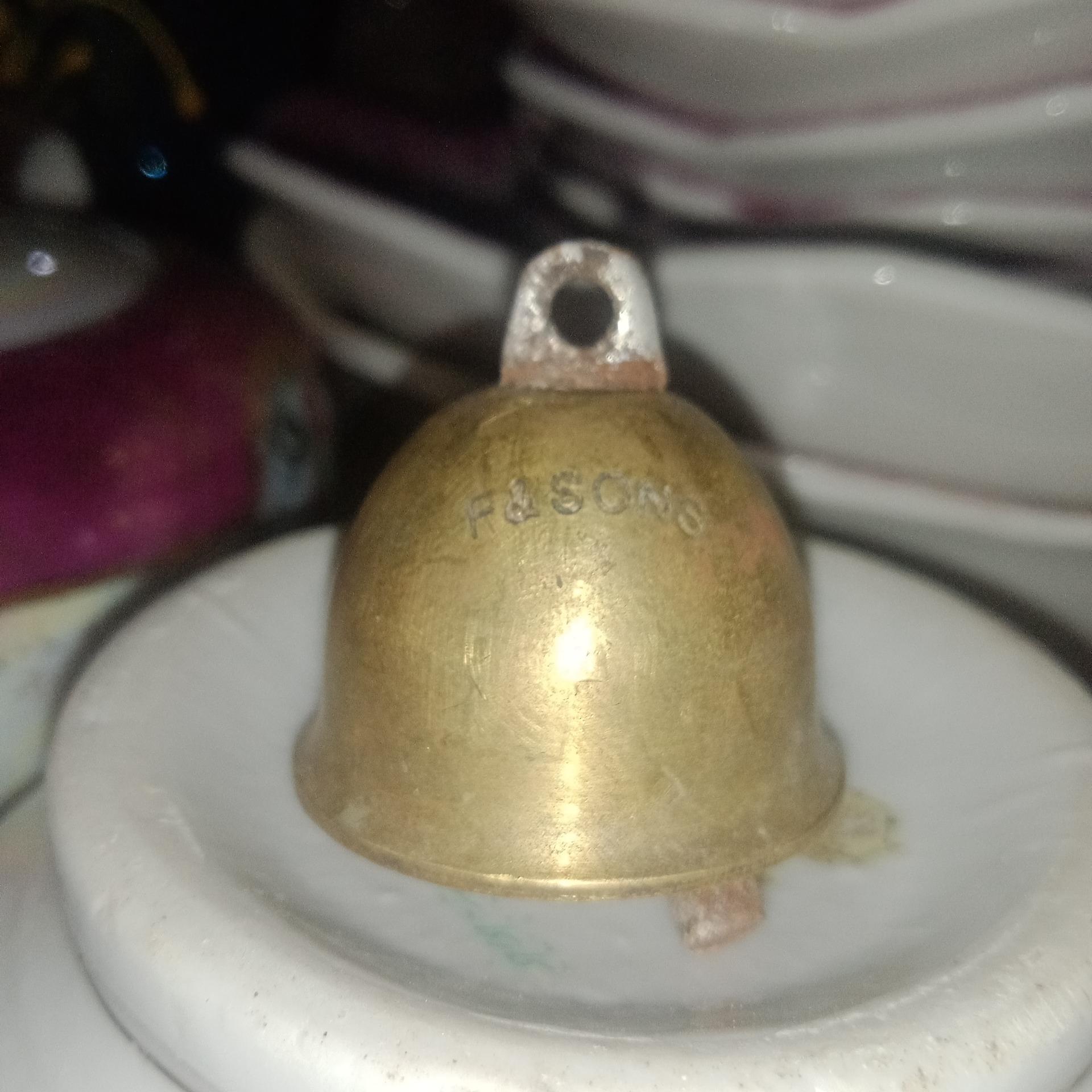 زنگوله برنجی کوچک مارکدار