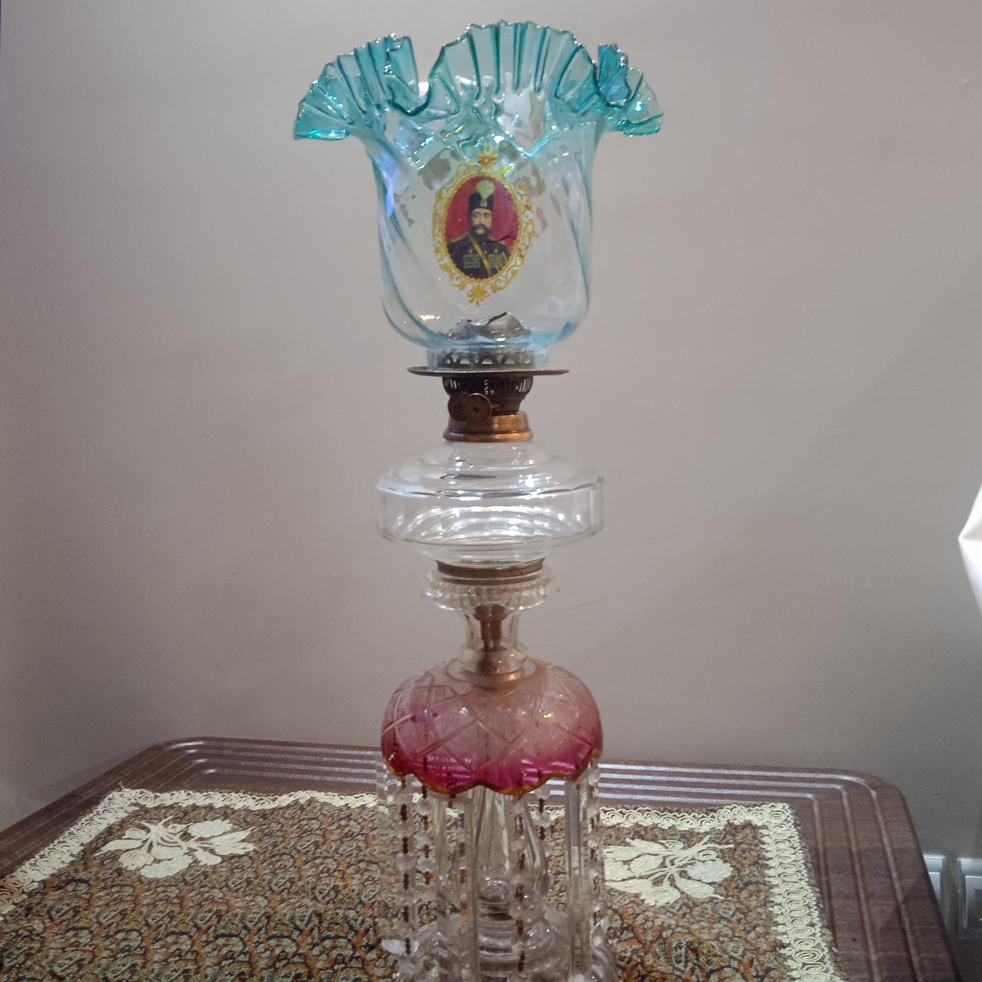 چراغ لاله با پایه ومخزن کریستال و ماشین انگلیسی