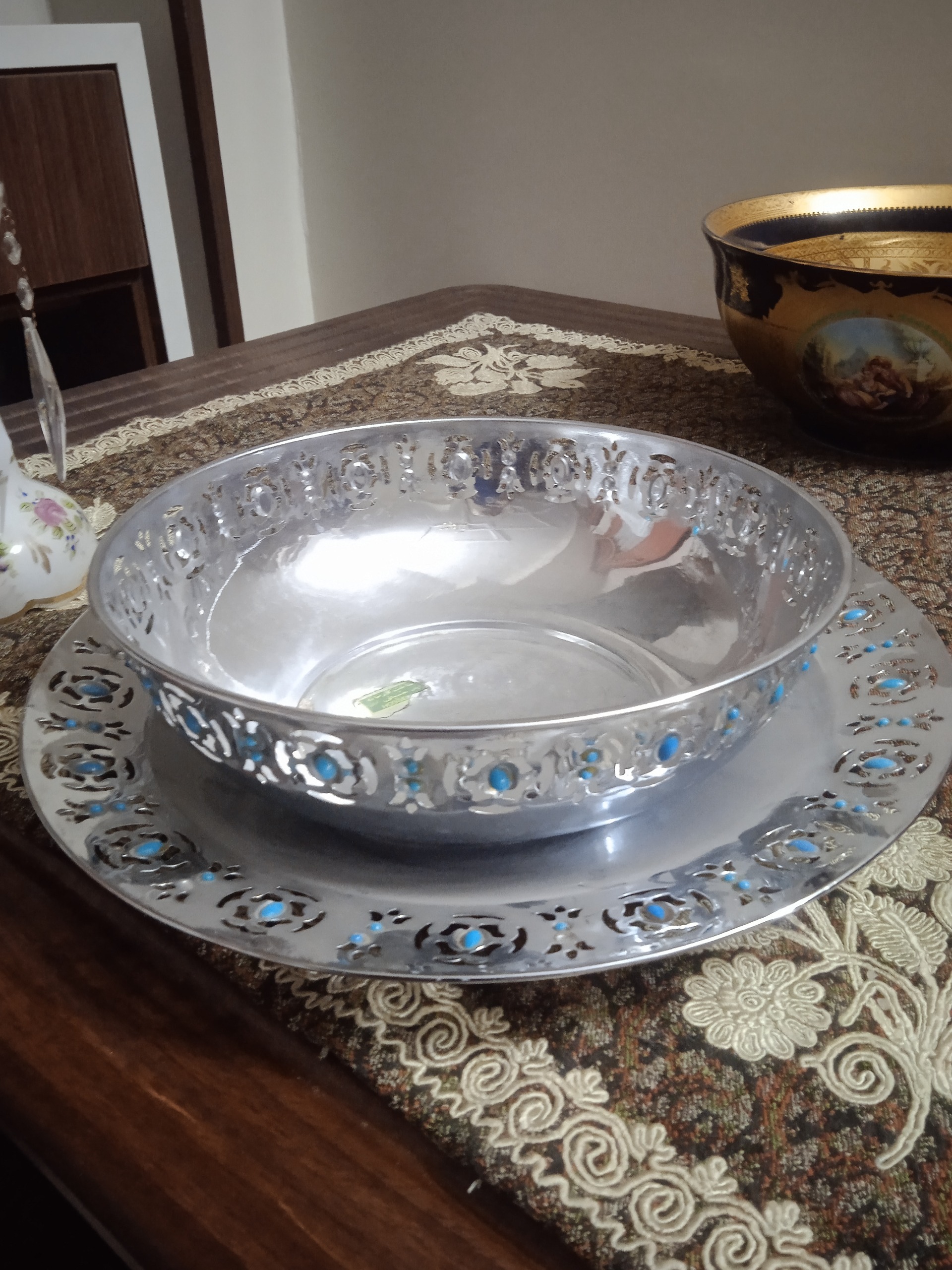 کاسه وبشقاب بزرگ برنجی با روکش کروم