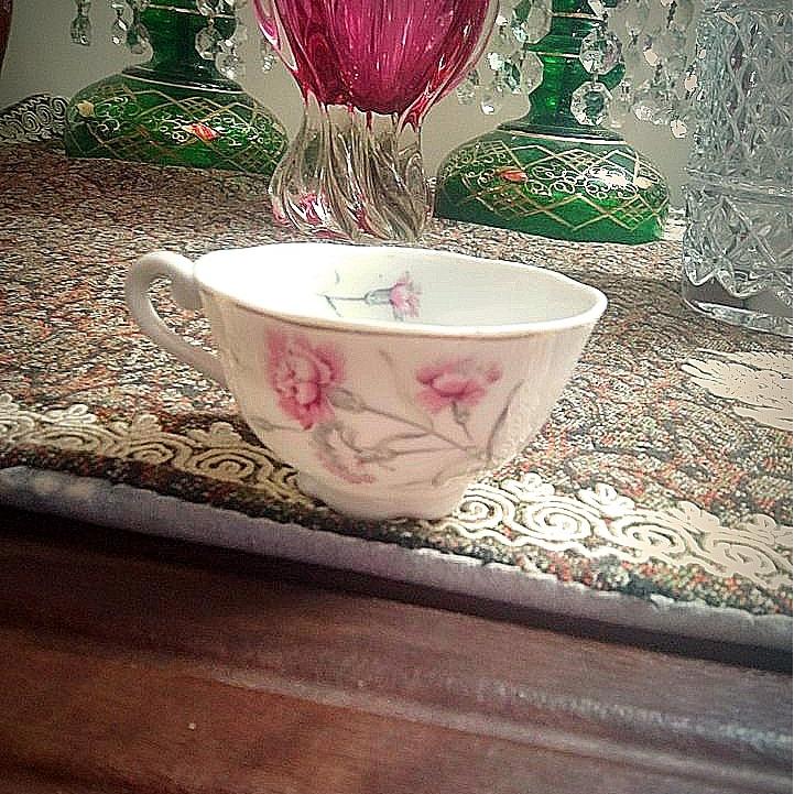 فنجان خیلی کمیاب گل میخک بزرگ ولب کنگره ای