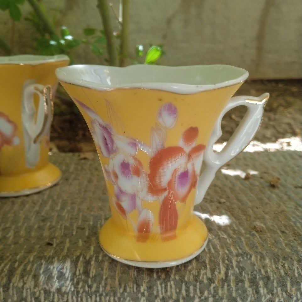 یکدست لیوان قدیمی وطلایی کره ای بارنگ خاص