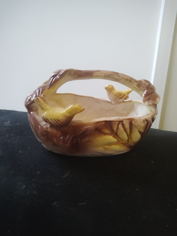 ظرف میوه خوری ایتالیایی با دوپرنده روی ظرف
