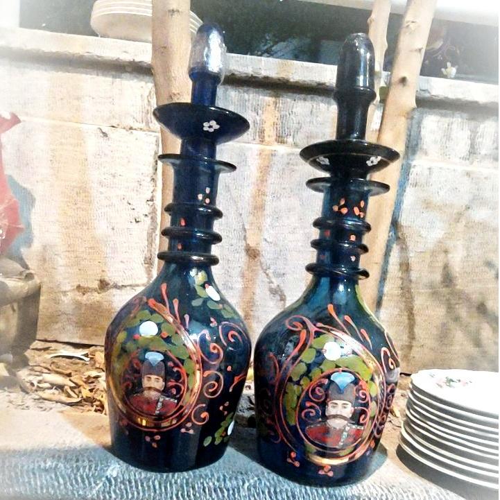 جفت تنگ قدیمی شاخدار آبی کربنی در سلامت کامل
