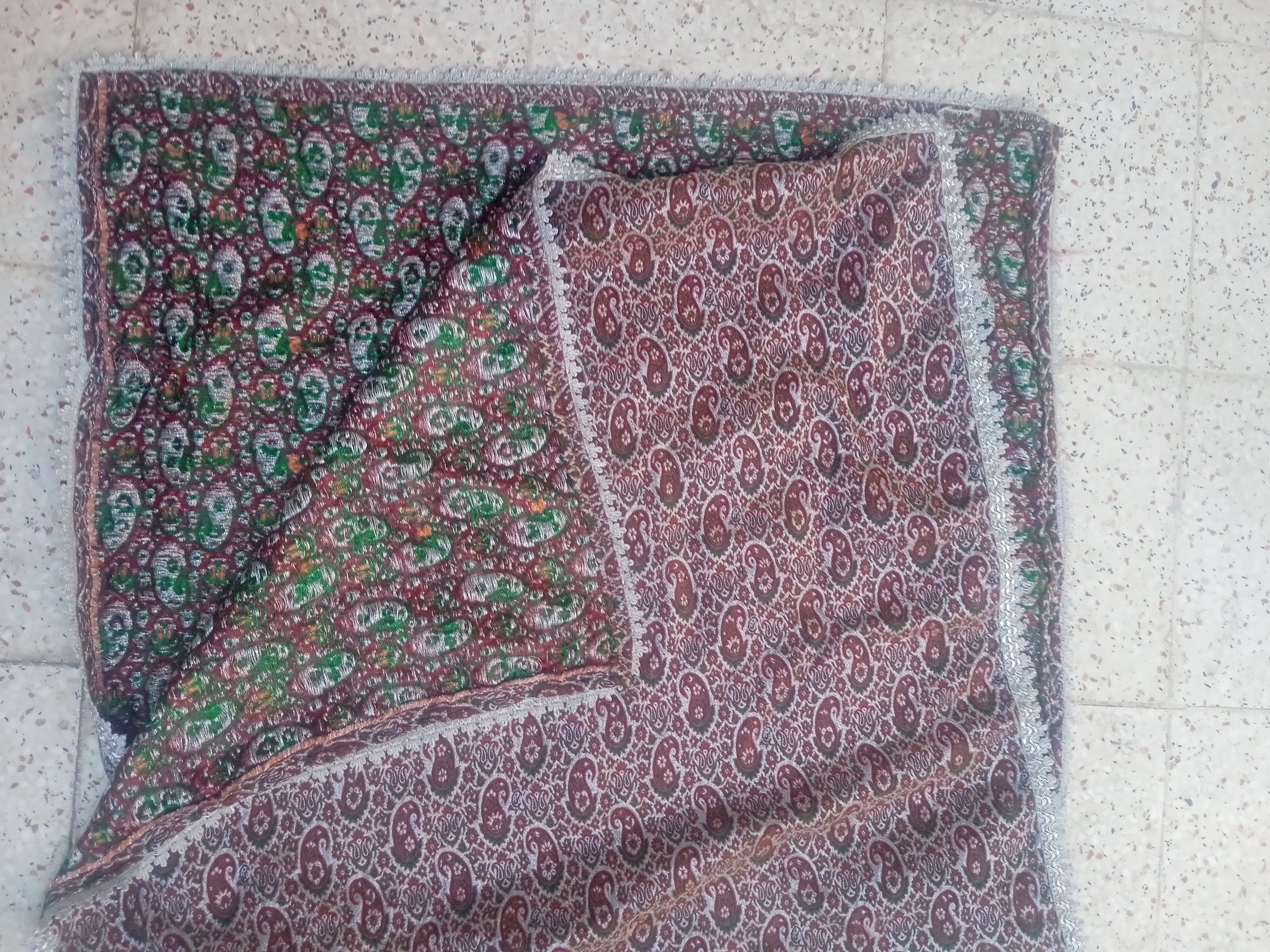 پارچه قدیمی ترمه دوزی شده مختص روی میز