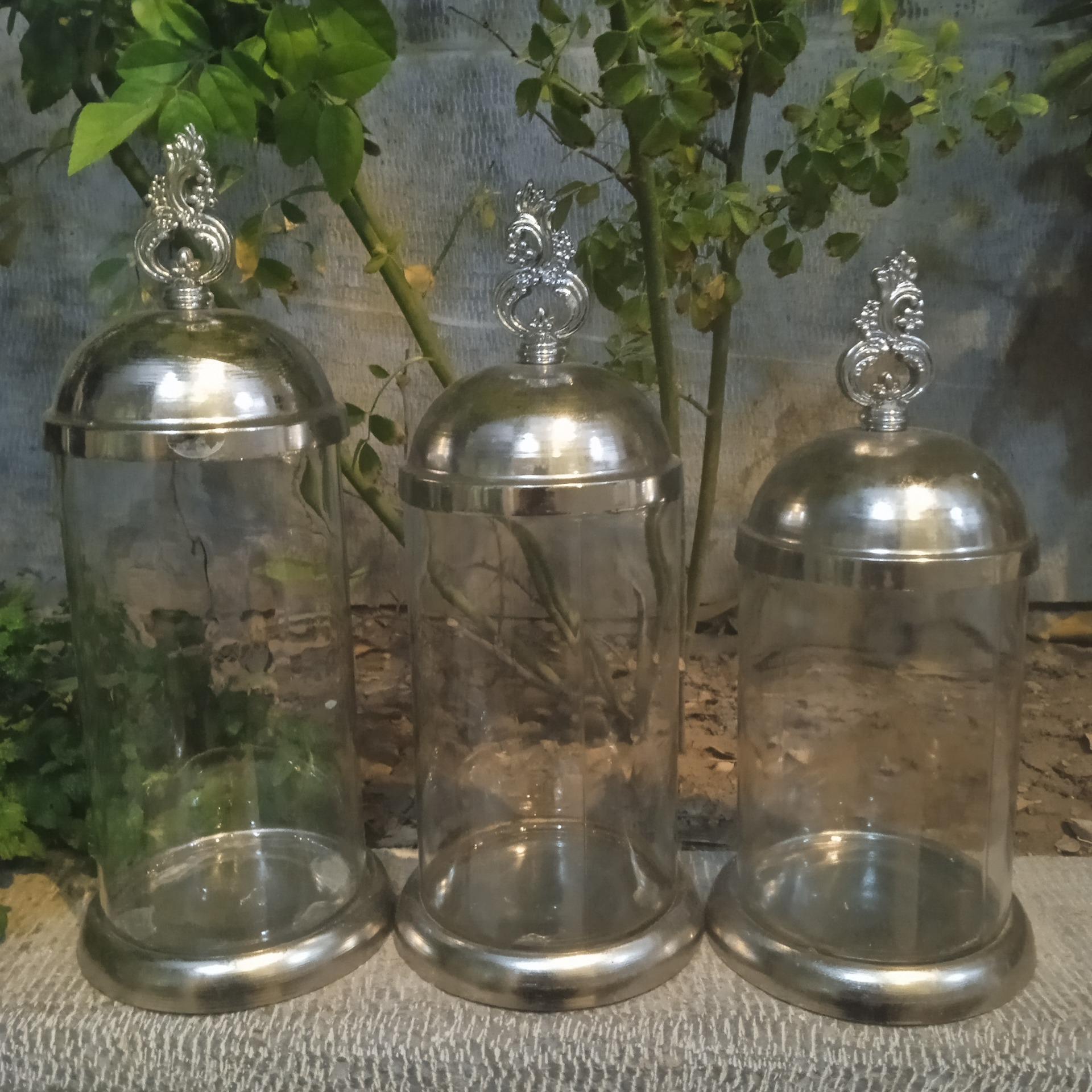 تعداد سه عدد ظرف شیشه ای مدور بادرب خاص