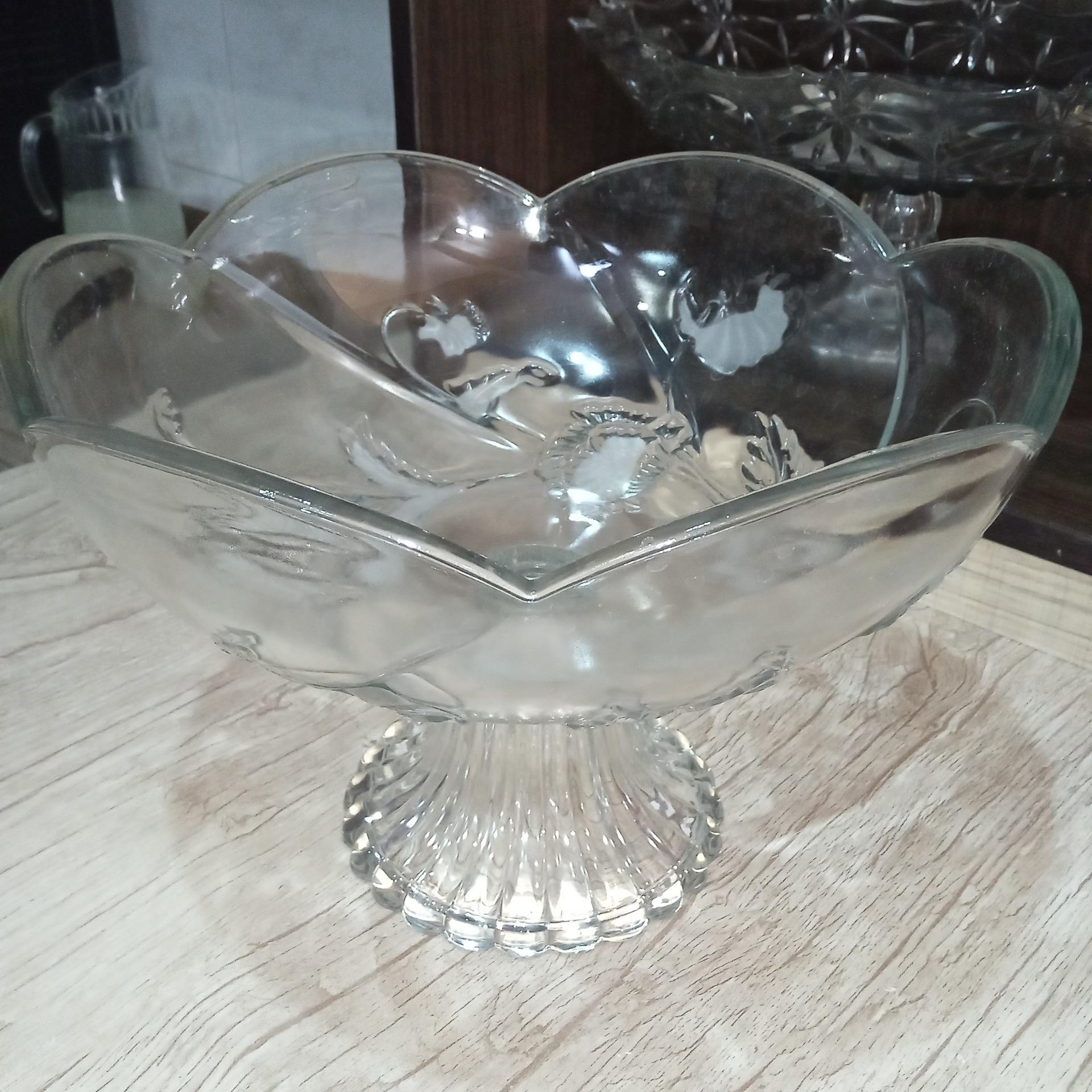 ظرف میوه خوری کریستال پایه دار نقش برجسته سوگا