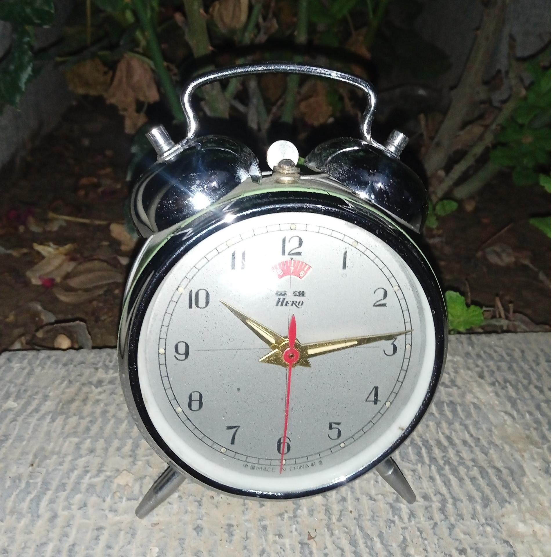 ساعت رومیزی از برند مطرح هرو