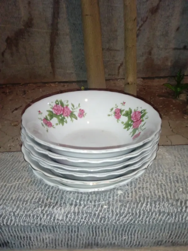 یکدست معادل 6 عدد کاسه بزرگ آبگوشت خوری گل سرخی