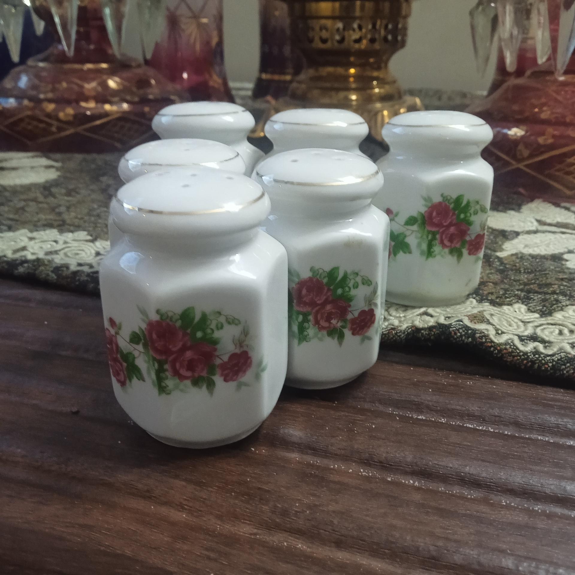 یکدست نمکدان گلسرخی معادل 6عددنمکدان