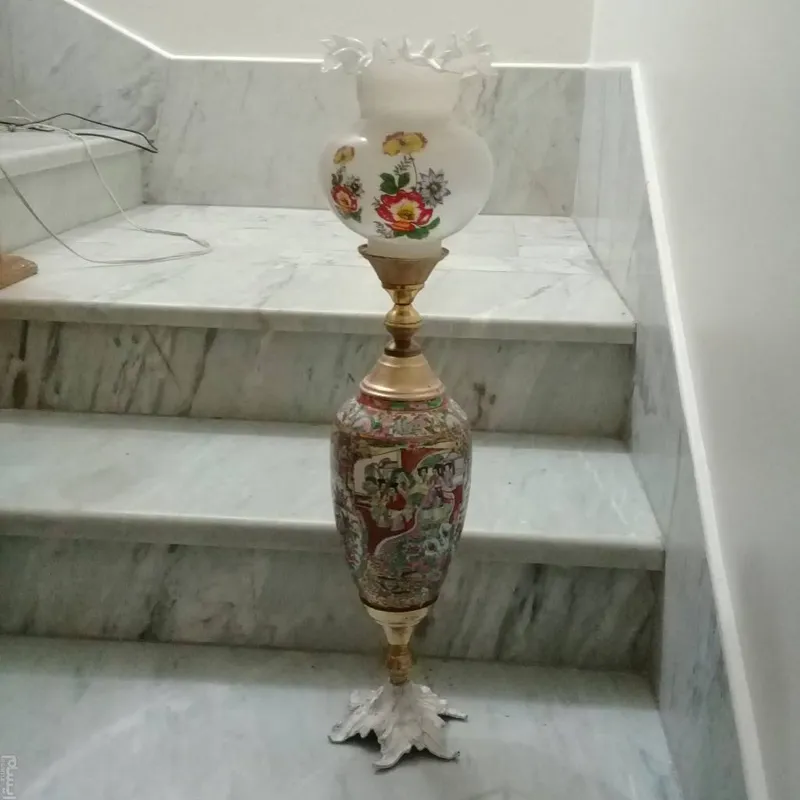 تک لاله اربابی بزرگ کنار سالنی بهترین نوع نقاشی