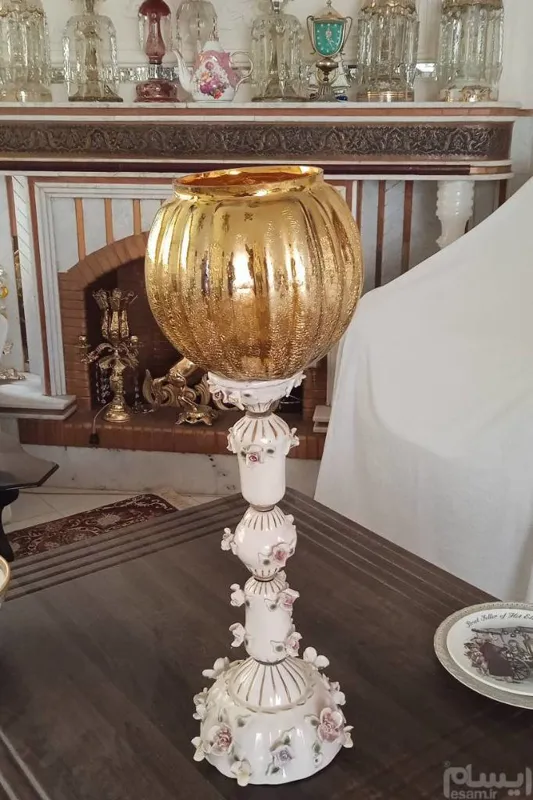 تک لاله قدیمی گل برجسته وحجیم کنار سالنی کمیاب