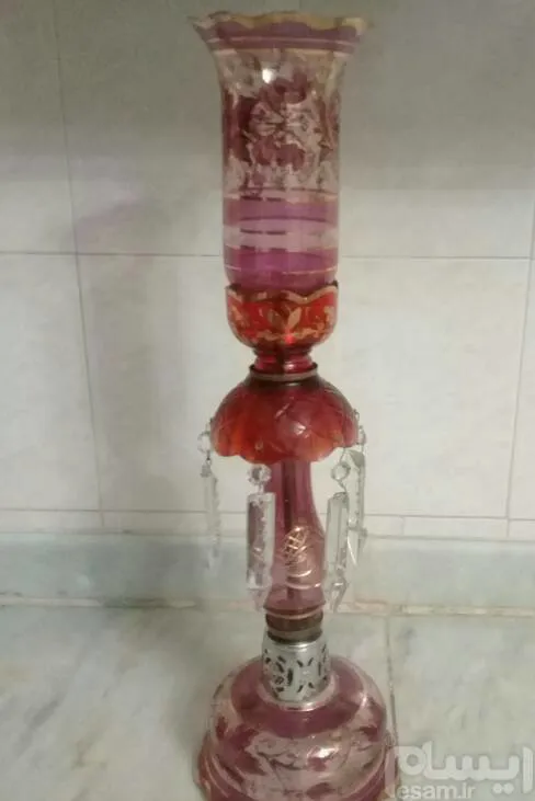 تک لاله قدیمی ایرانی کنار سالنی بهترین نوع تراش