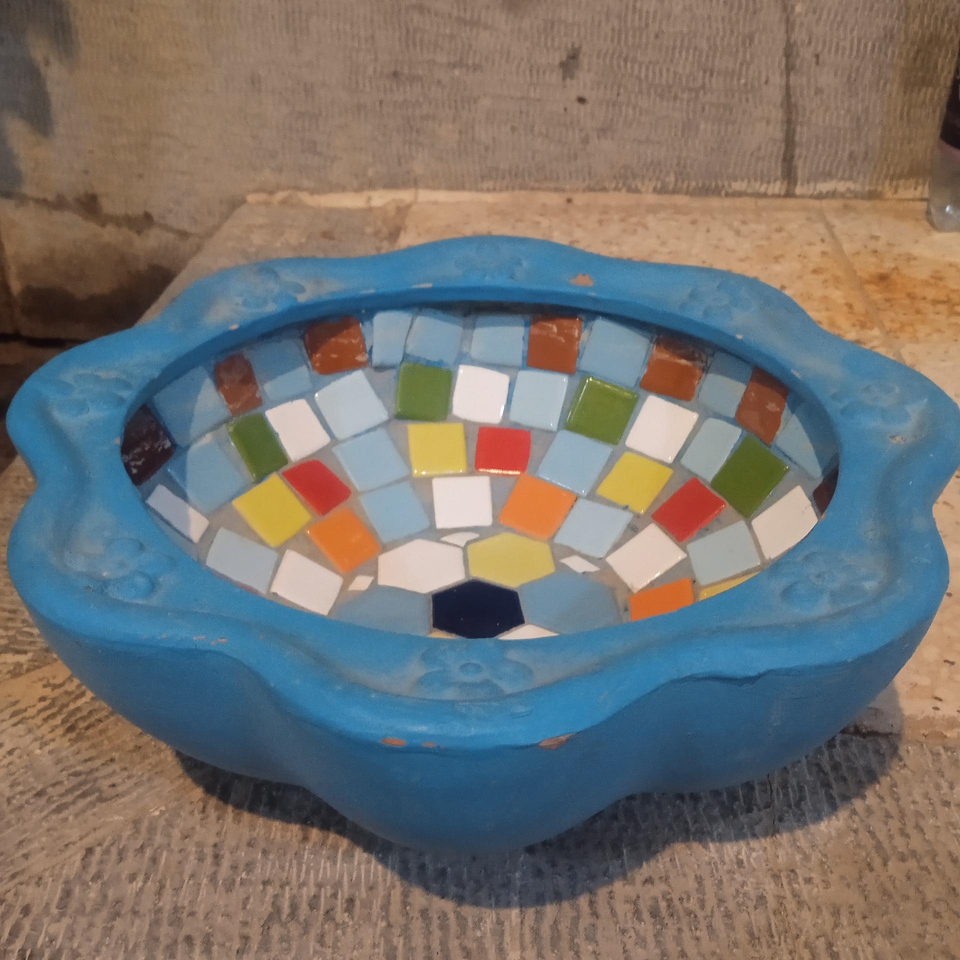 حوض کوچک دست ساز وکاشی شده بقطر29/5سانتیمتر