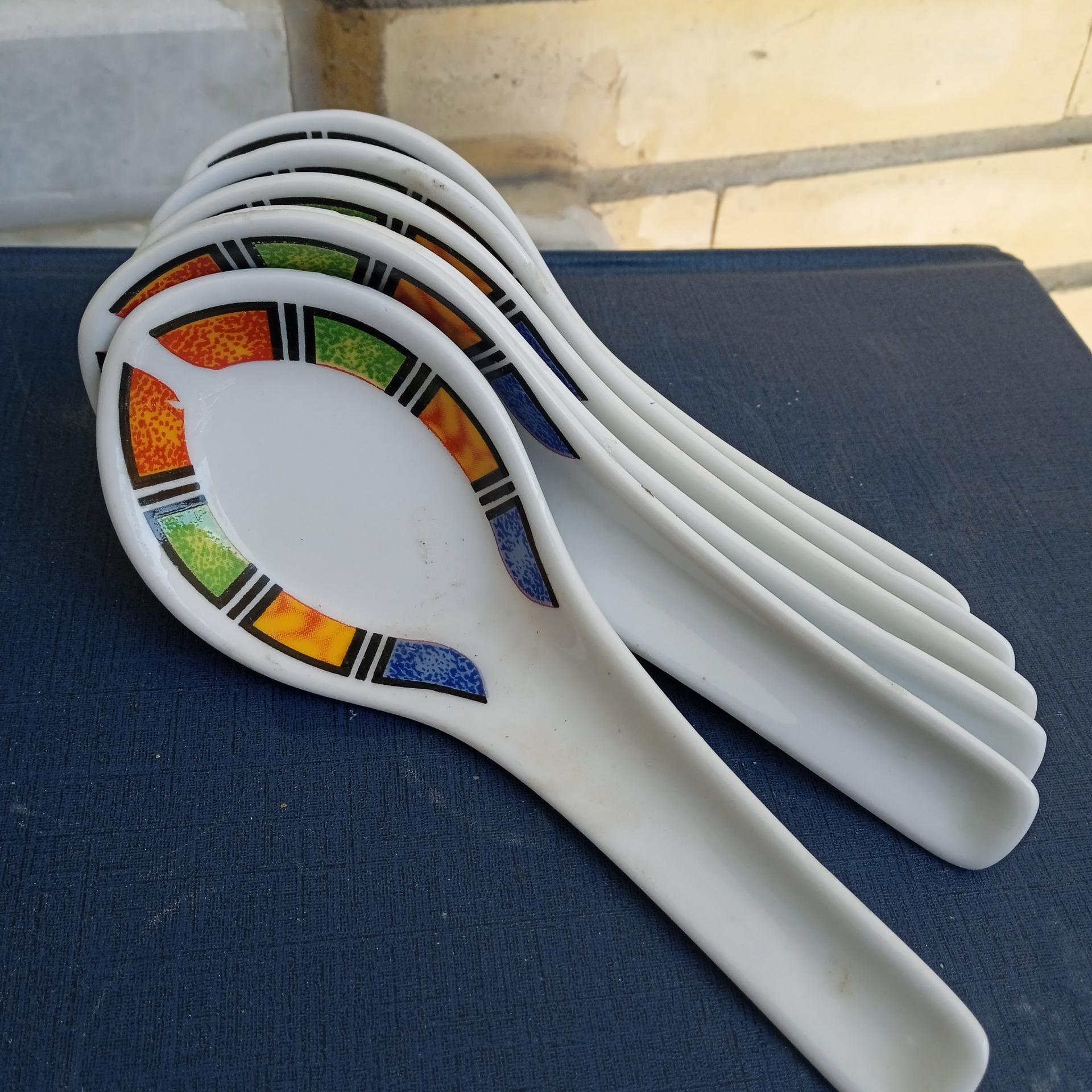 شش عدد  قاشق از جنس چینی کاملا نو