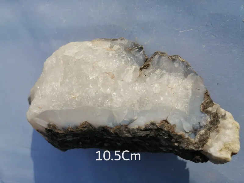 سنگ راف کمیاب ژئود کوارتز درون عقیق