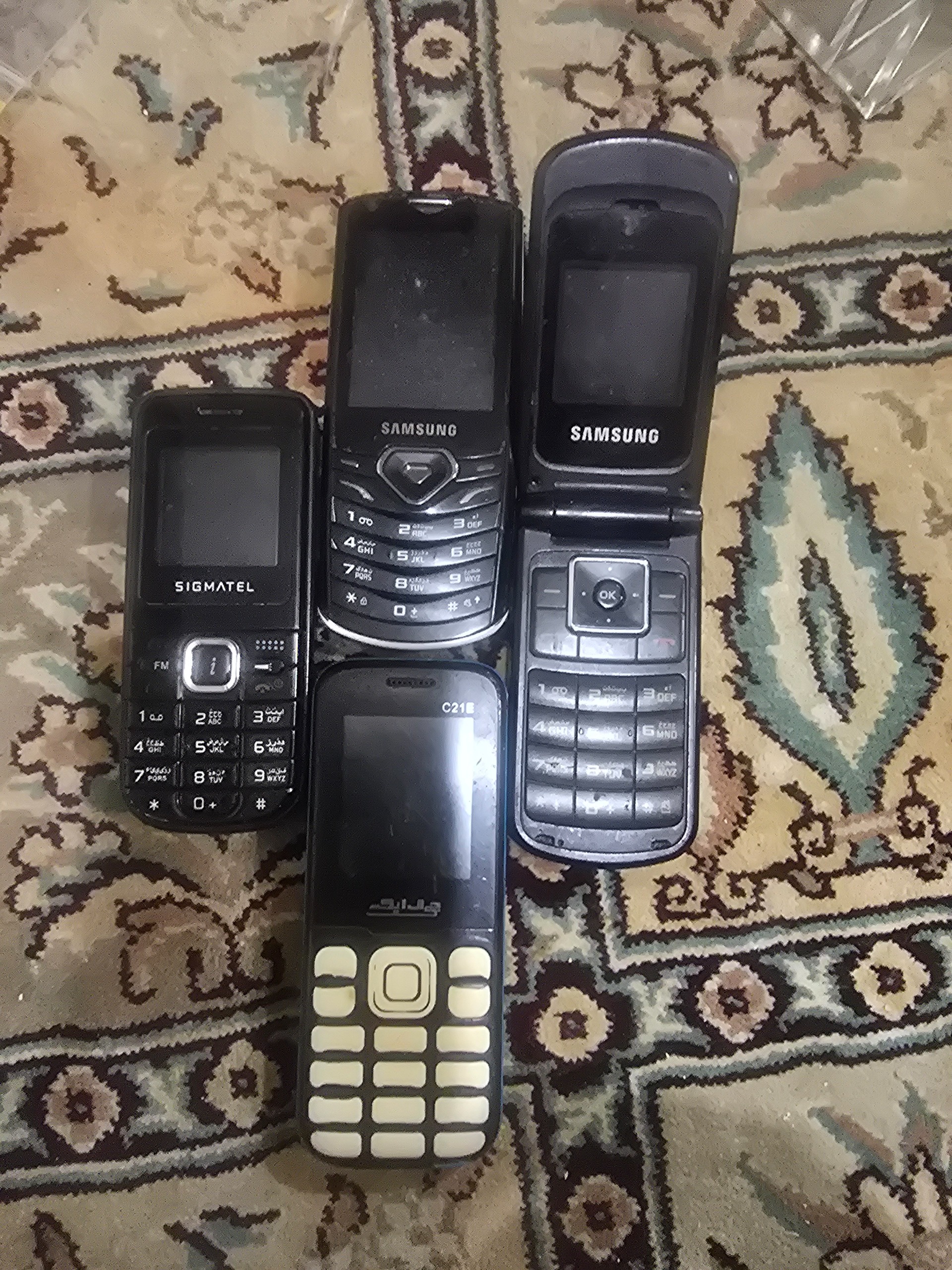 چهار عدد گوشی مختلف