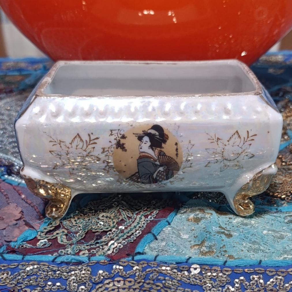 جا جواهری آنتیک ژاپنی دختر نشان