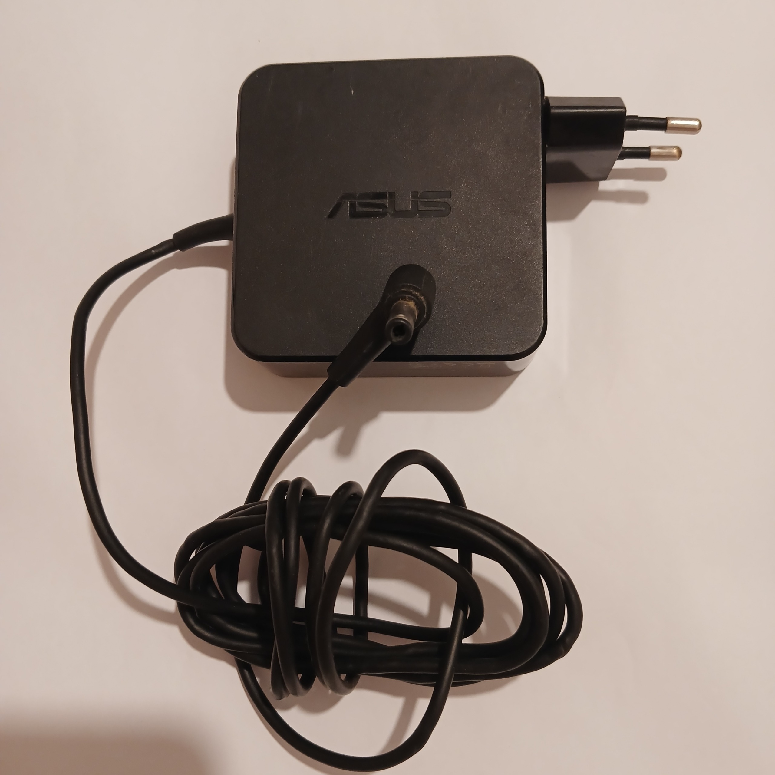 شارژر لپ تاپ ایسوس 19 ولت