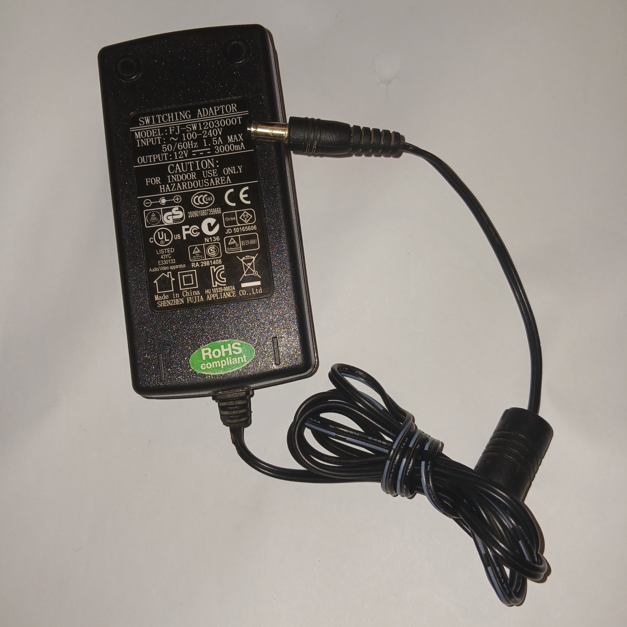 آداپتور 12 ولت 3 آمپر باکیفیت