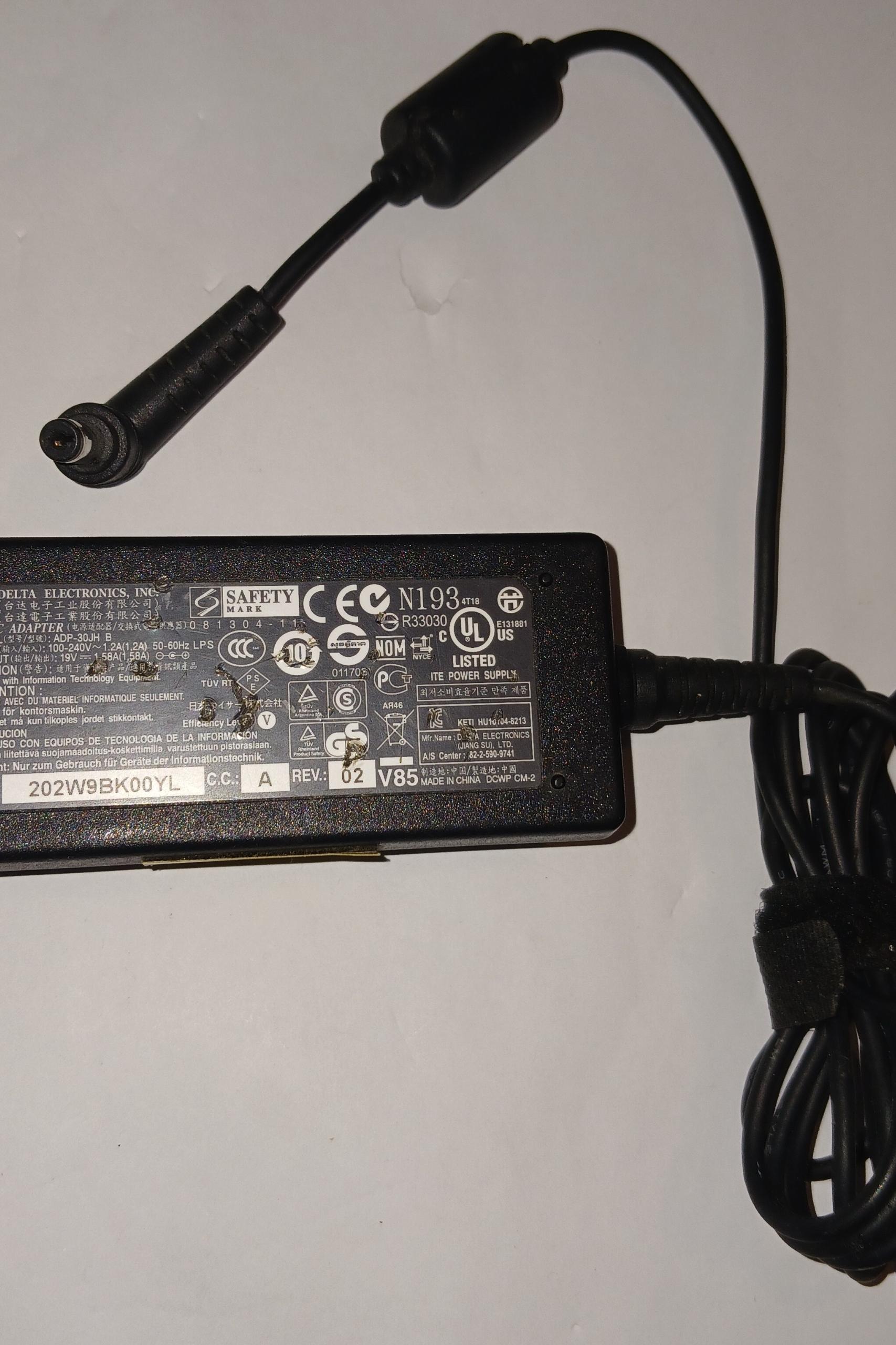 آداپتور دلتا الکترونیک 19 ولت معیوب